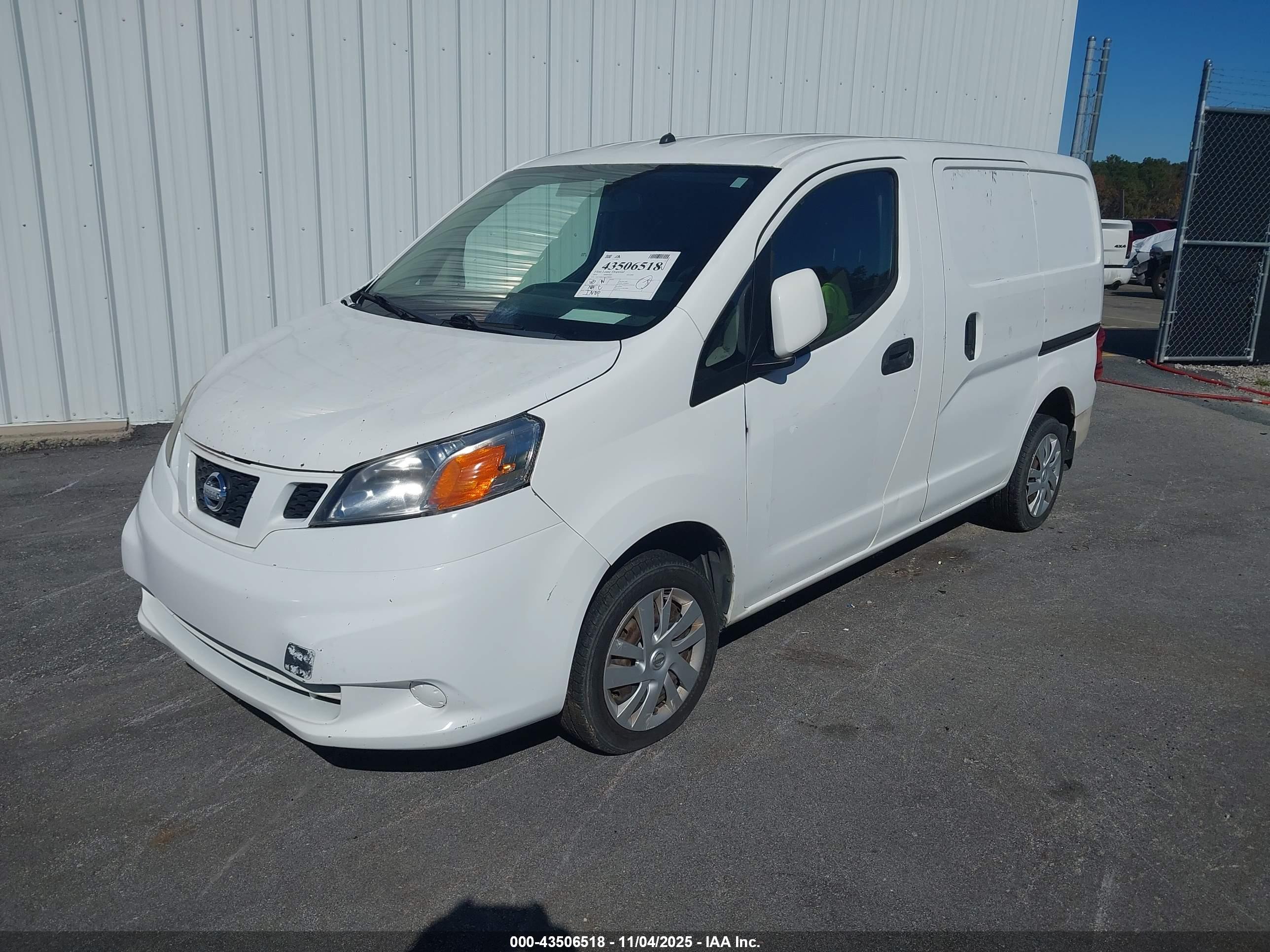 NISSAN NV200 image 2
