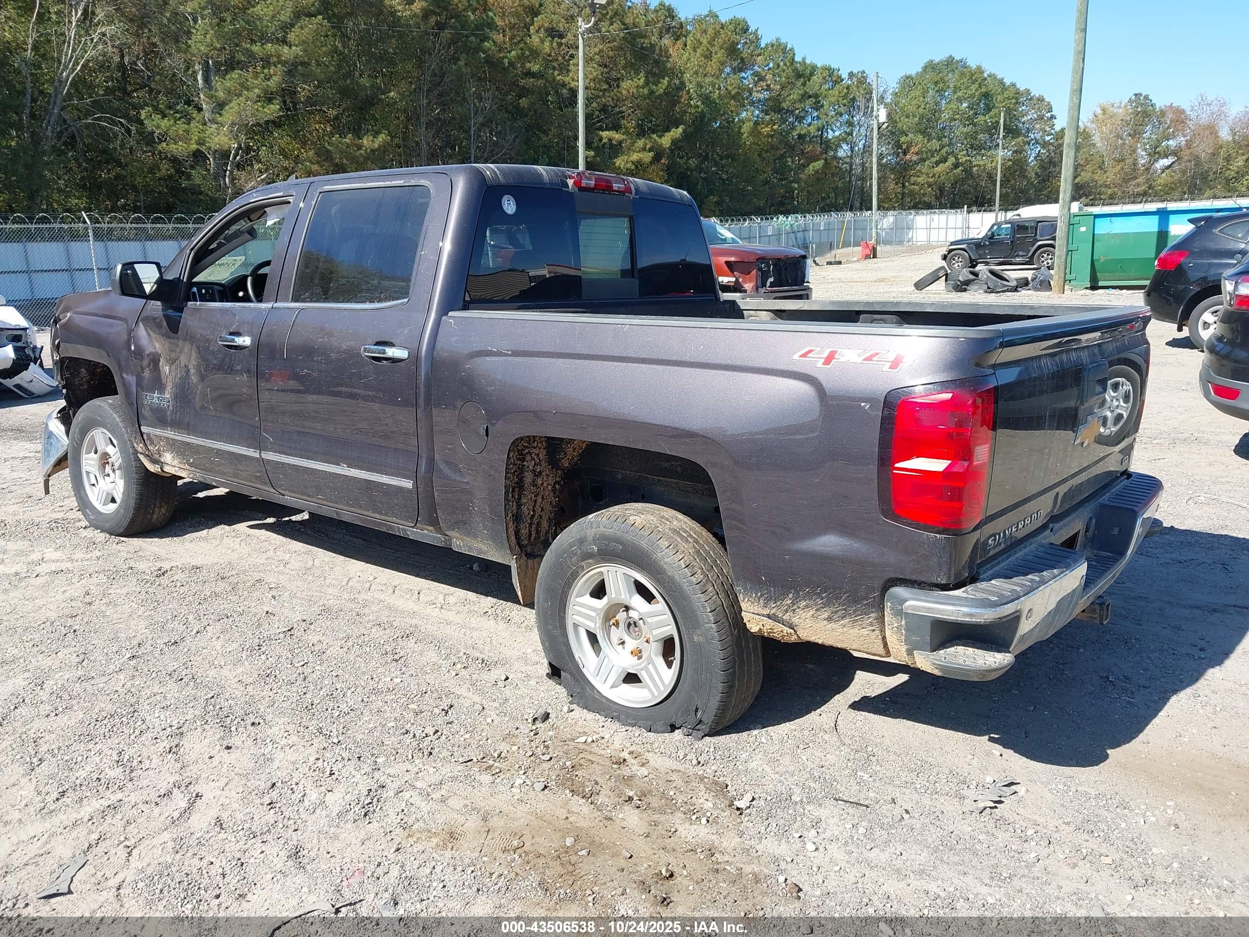 CHEVROLET SILVERADO image 3
