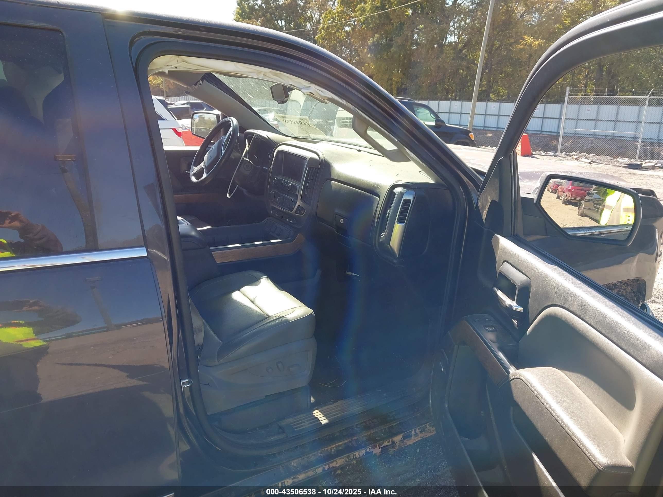 CHEVROLET SILVERADO image 5