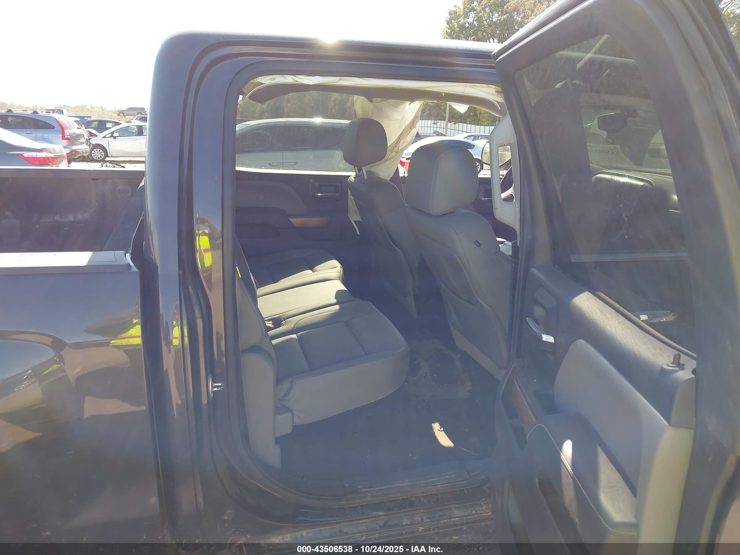 CHEVROLET SILVERADO image 8