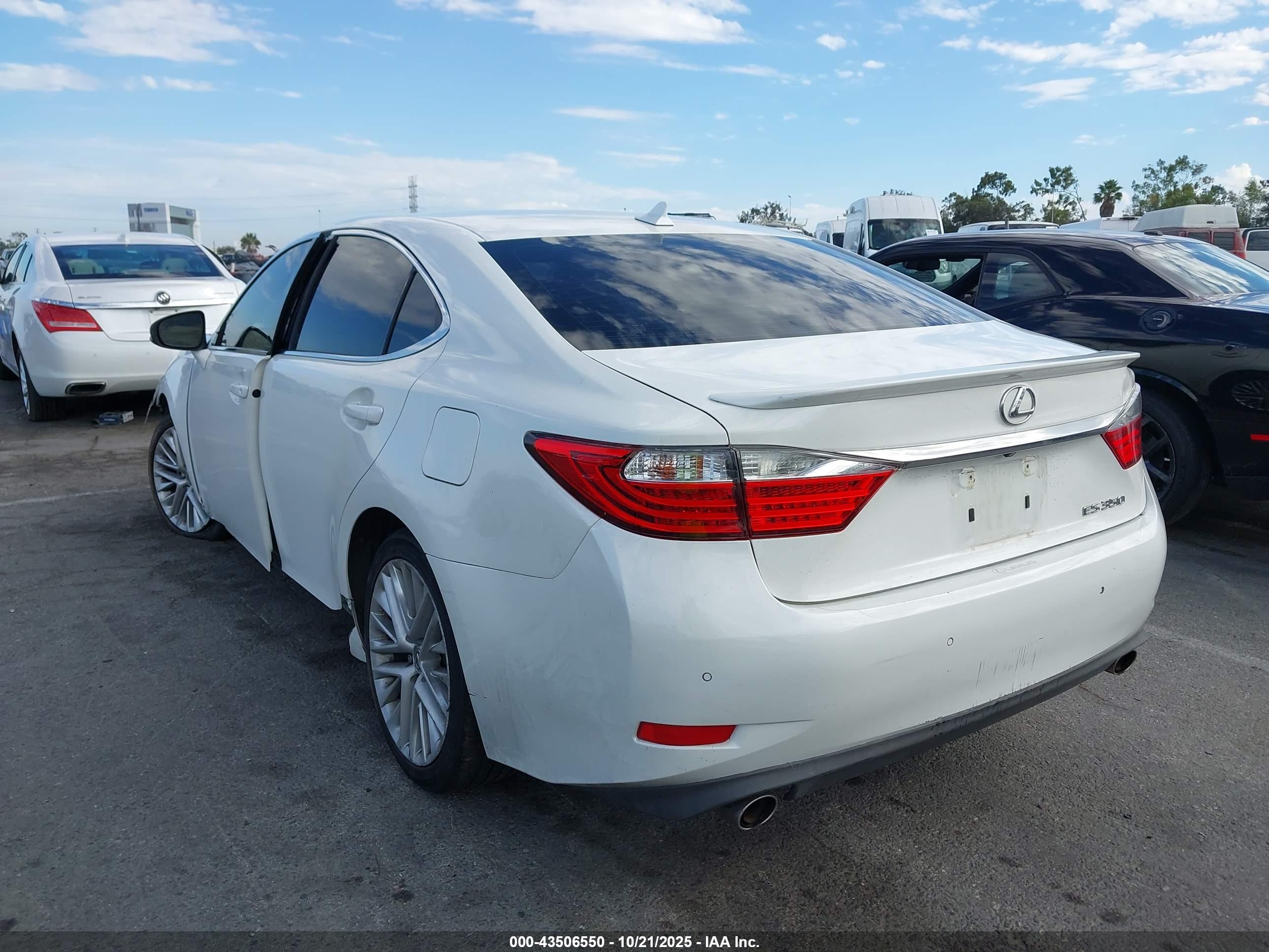 LEXUS ES image 3