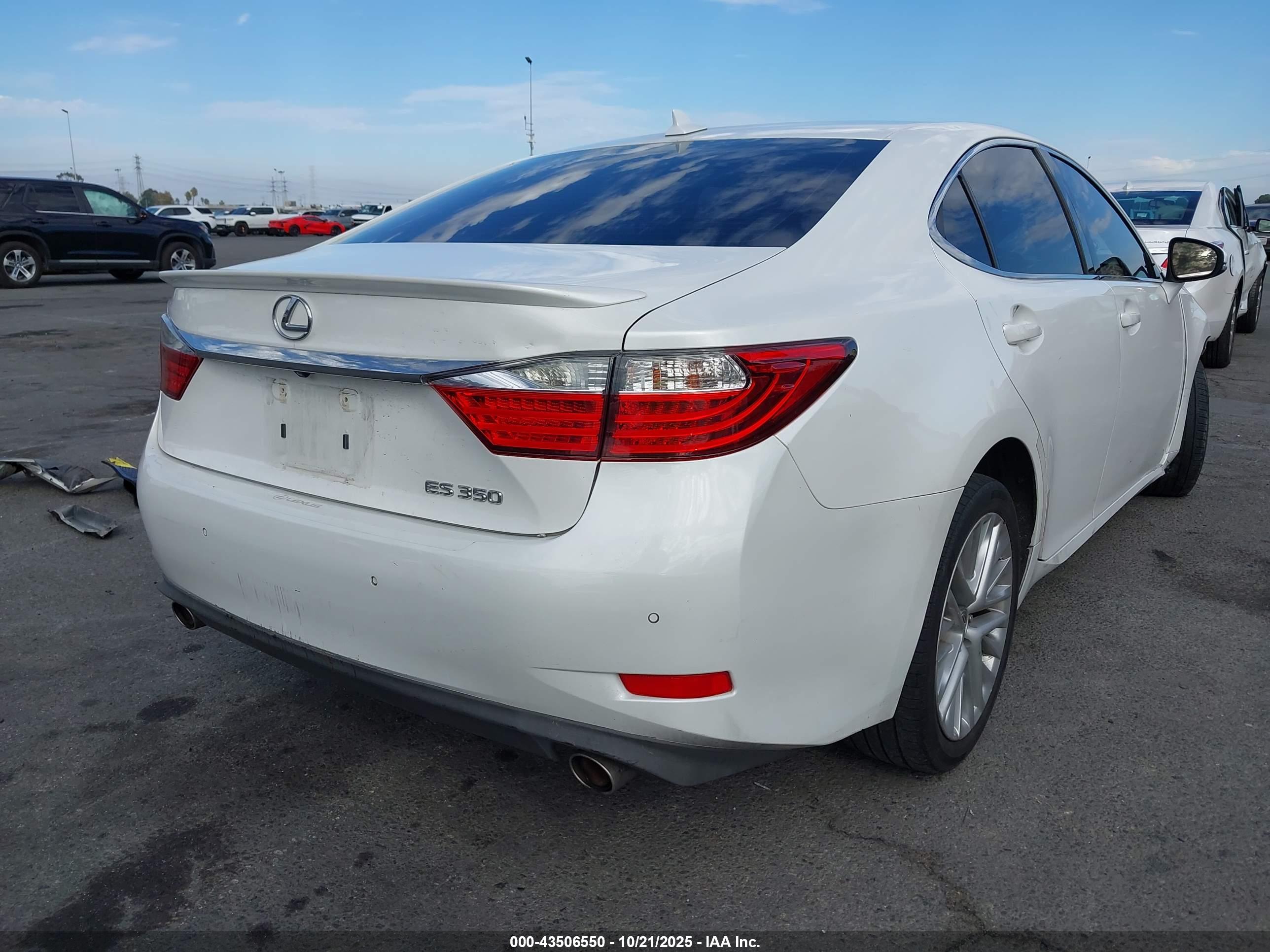 LEXUS ES image 4