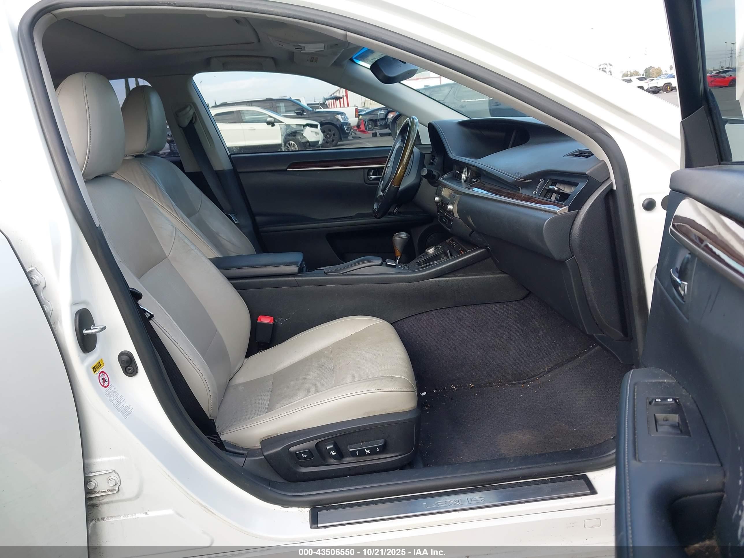 LEXUS ES image 5