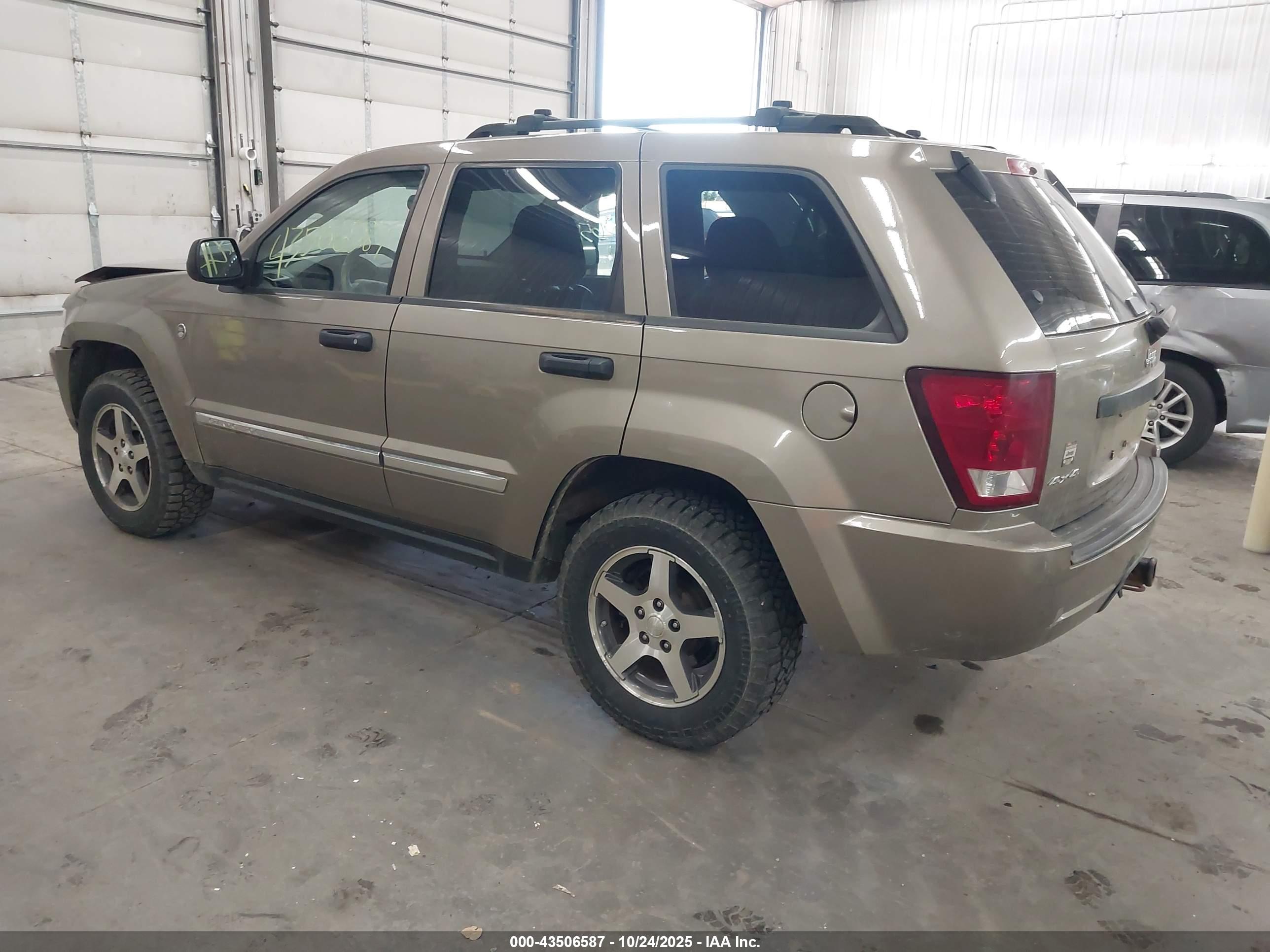 JEEP GRAND image 3
