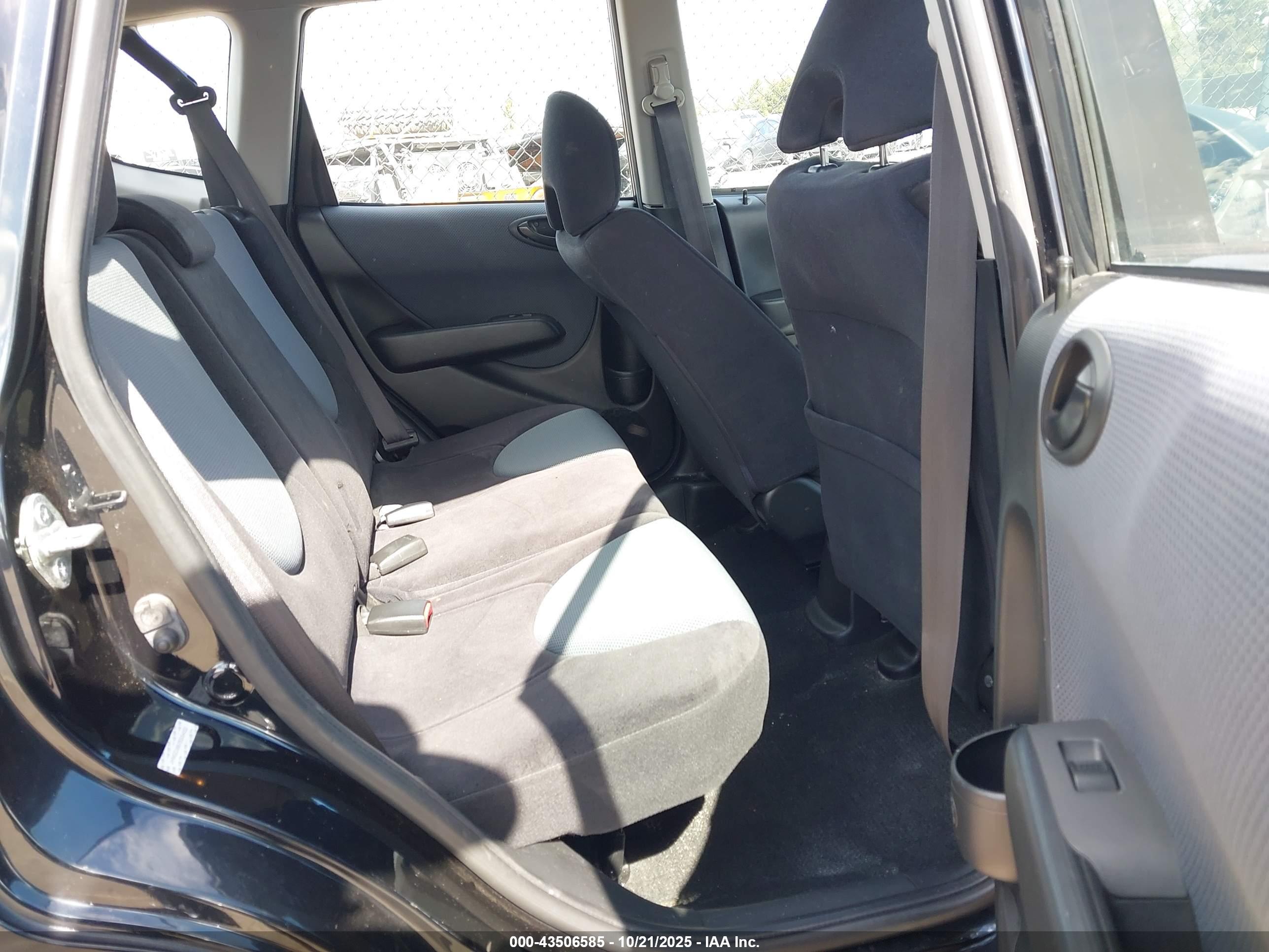 HONDA FIT image 8