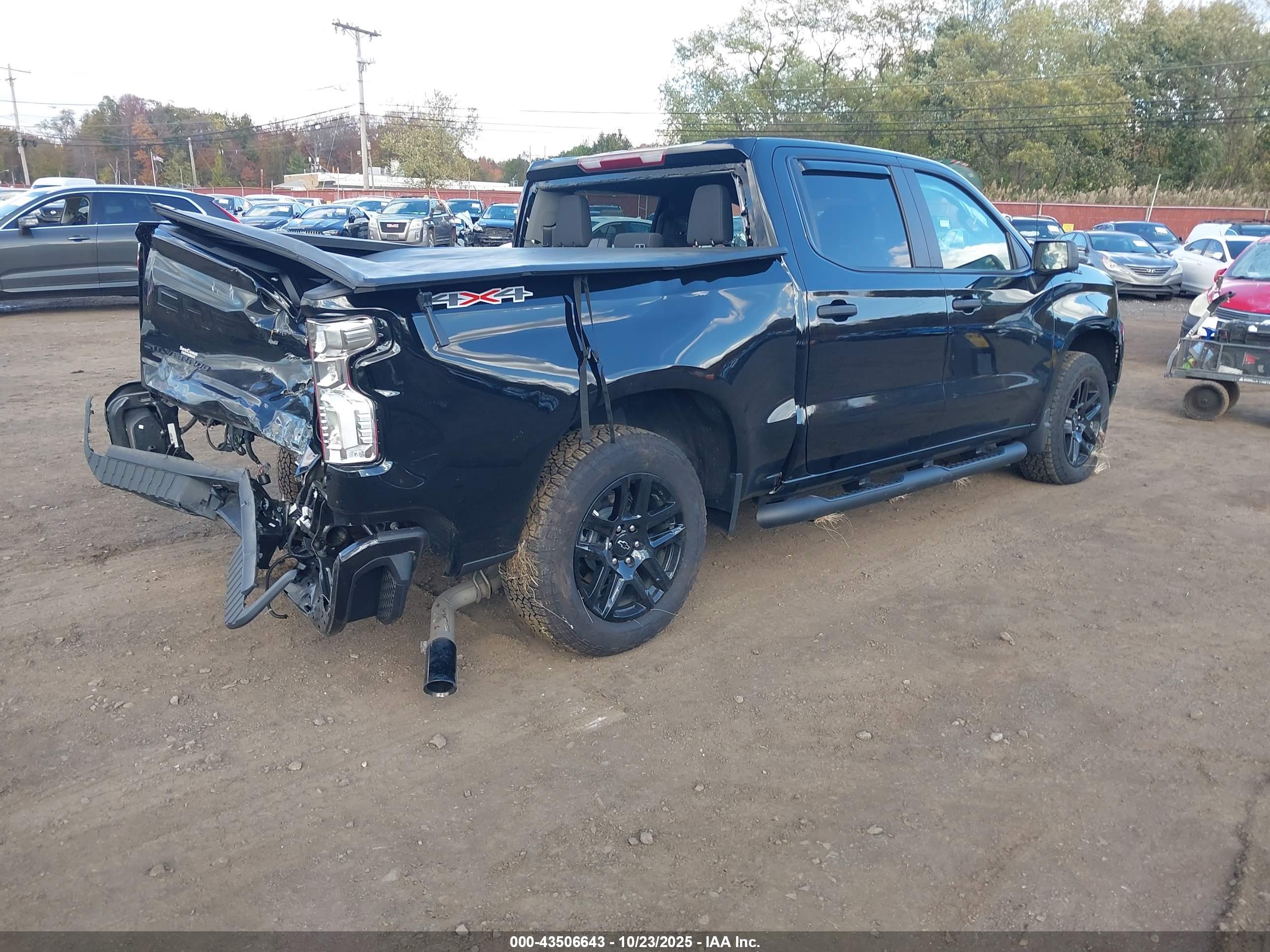 CHEVROLET SILVERADO image 4