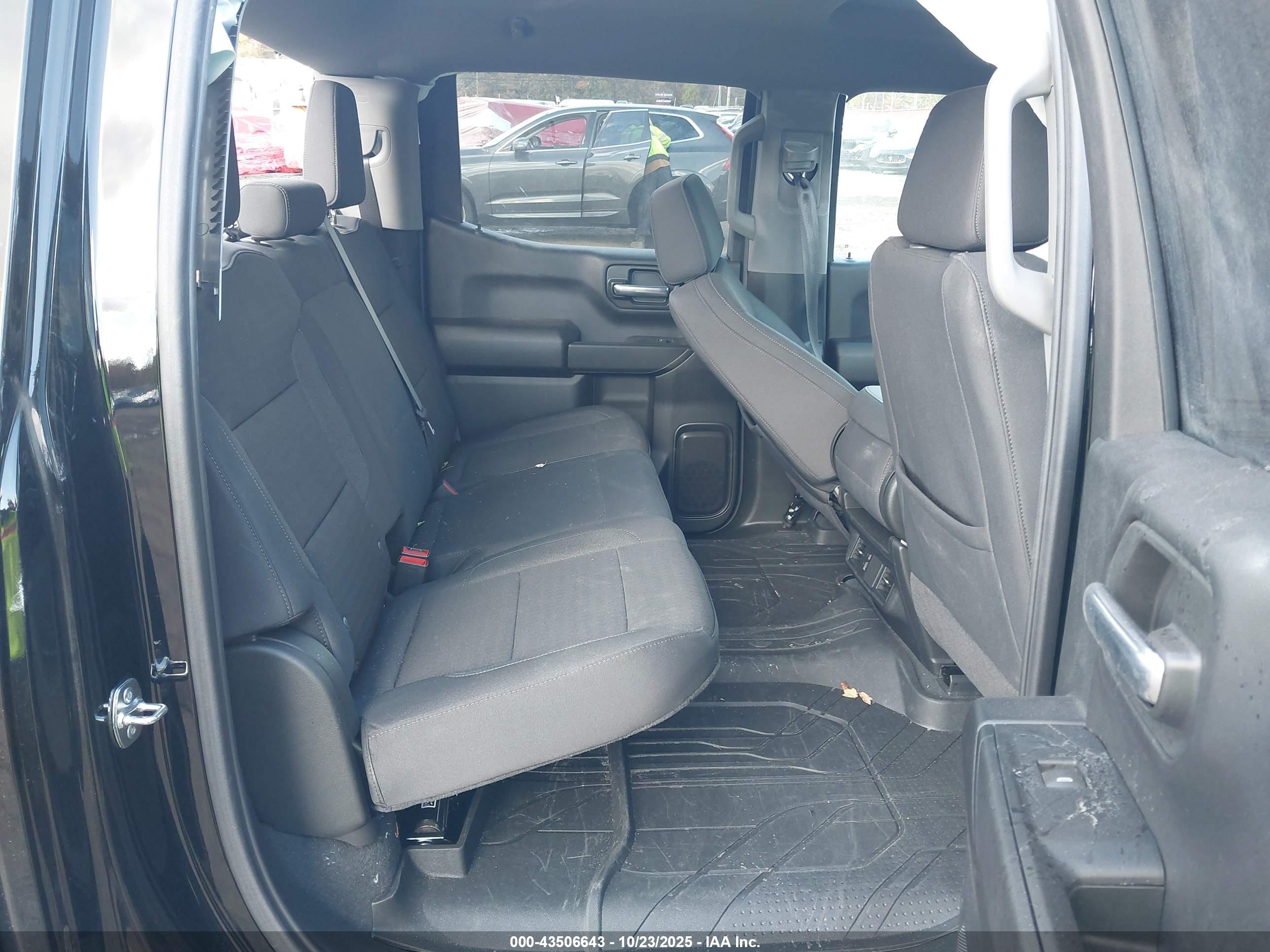 CHEVROLET SILVERADO image 8