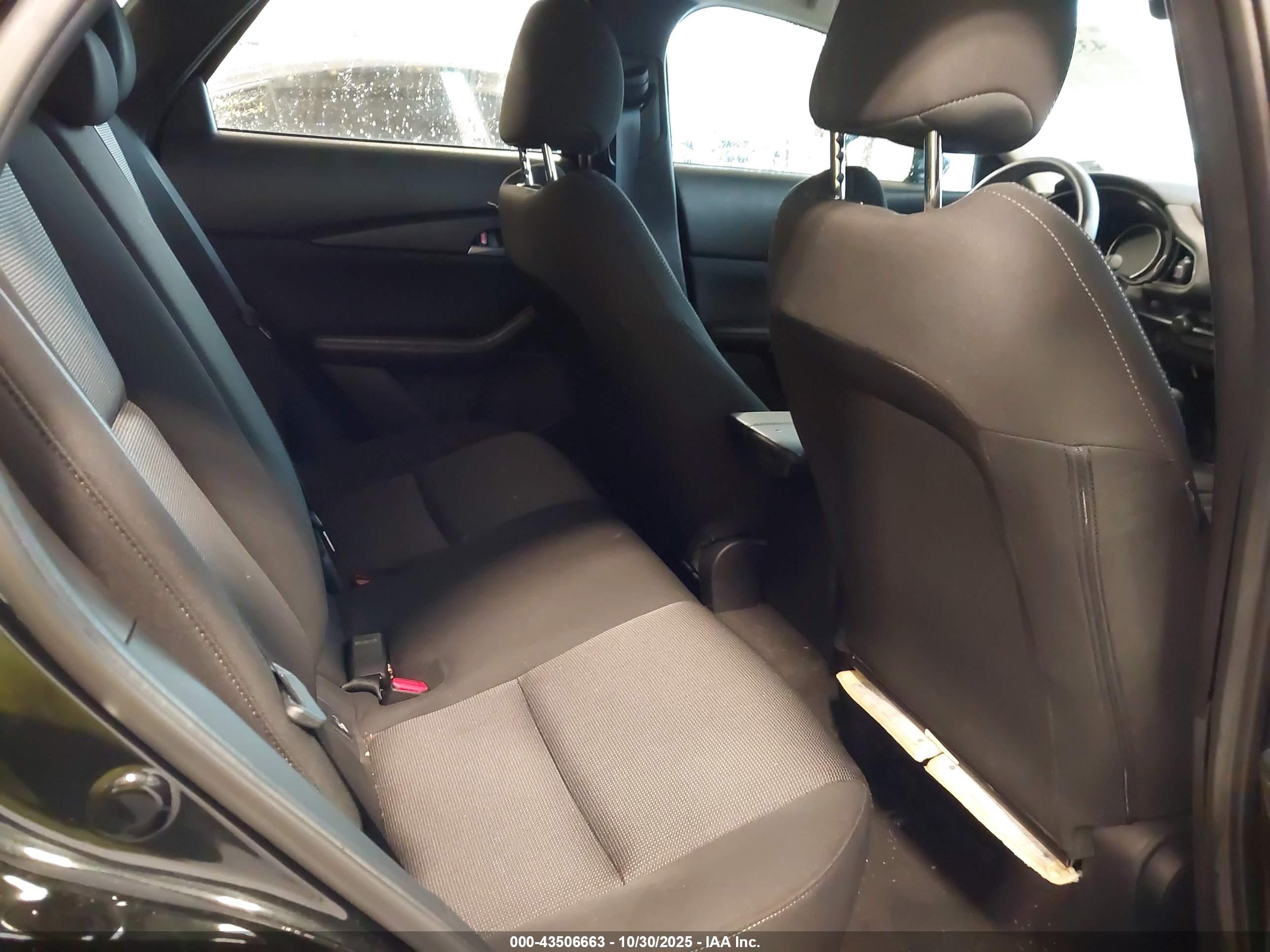 MAZDA CX-30 image 8