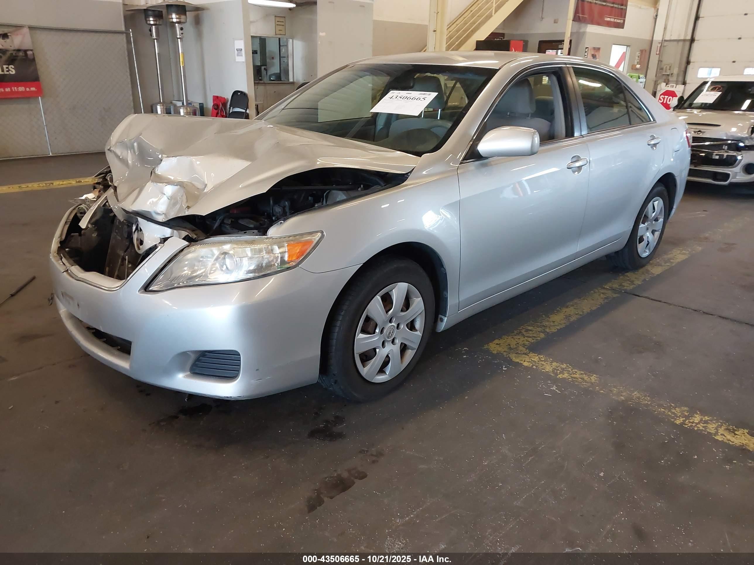 TOYOTA CAMRY image 2