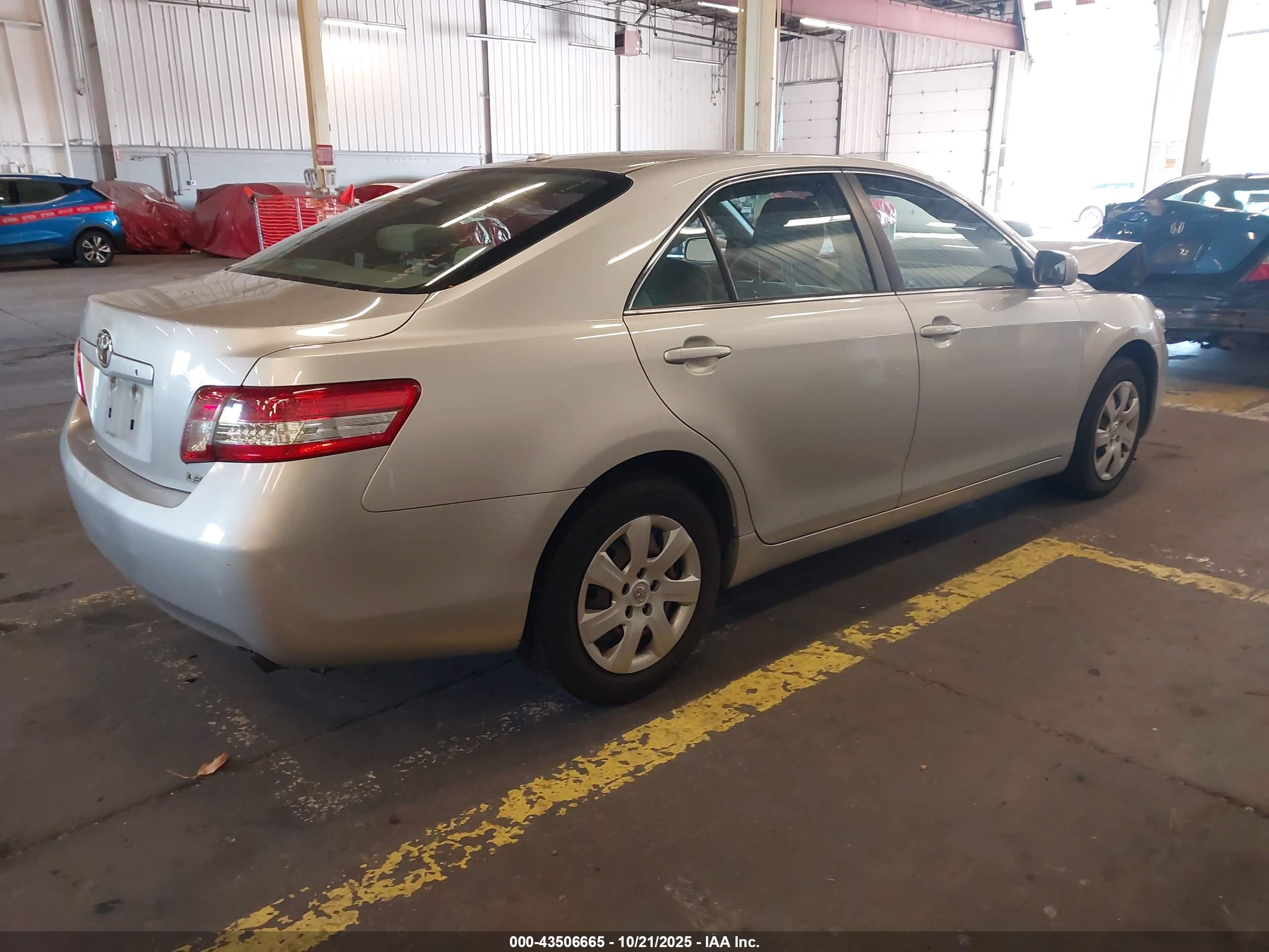 TOYOTA CAMRY image 4