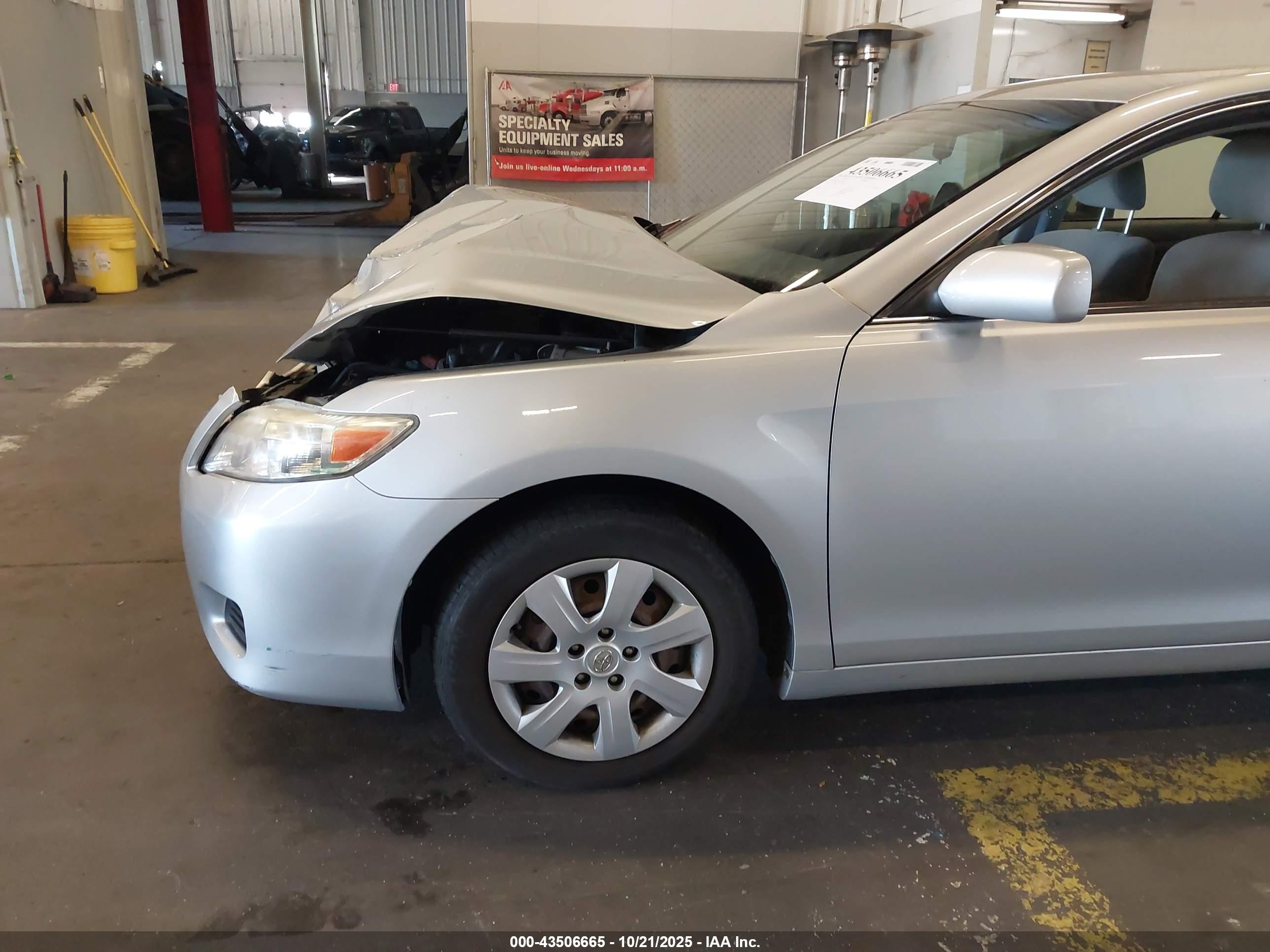 TOYOTA CAMRY image 6