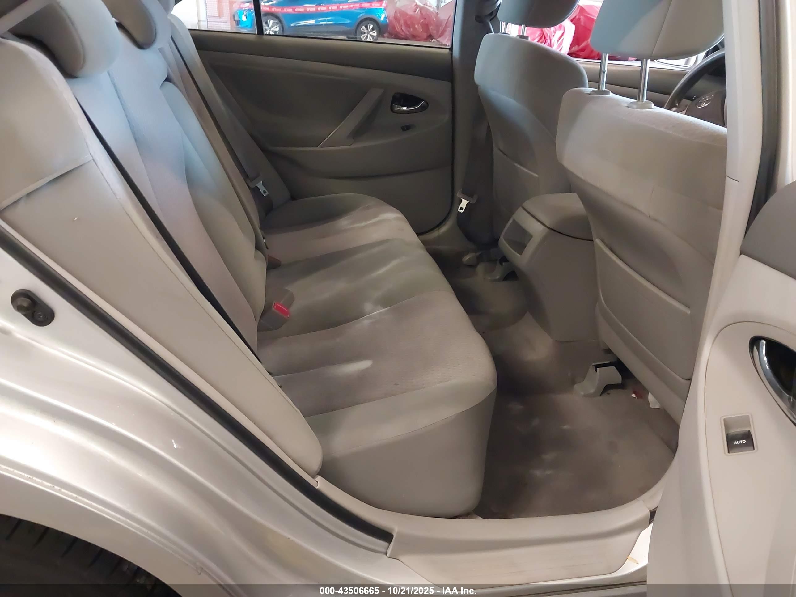 TOYOTA CAMRY image 8