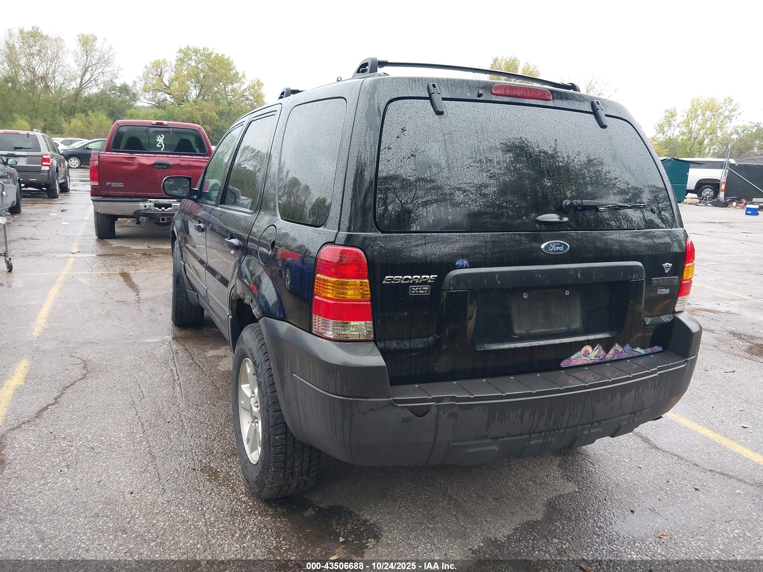FORD ESCAPE image 3