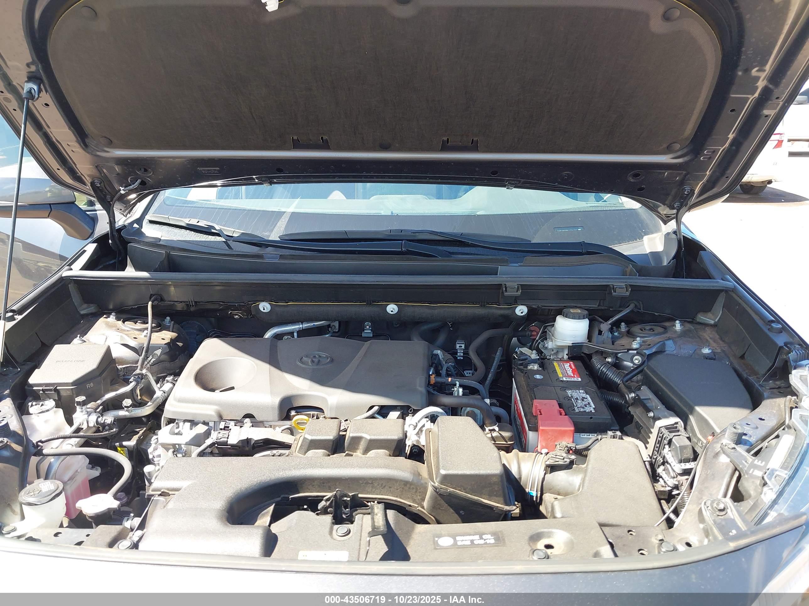 TOYOTA RAV4 image 10