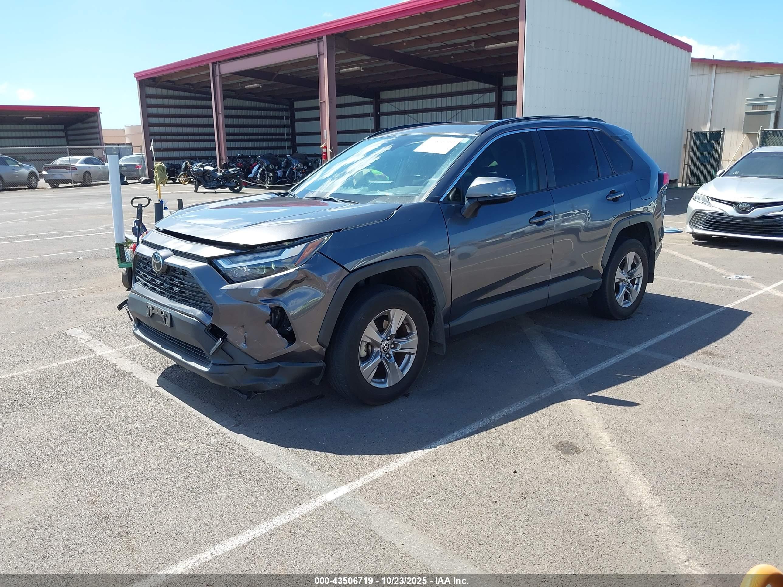 TOYOTA RAV4 image 2