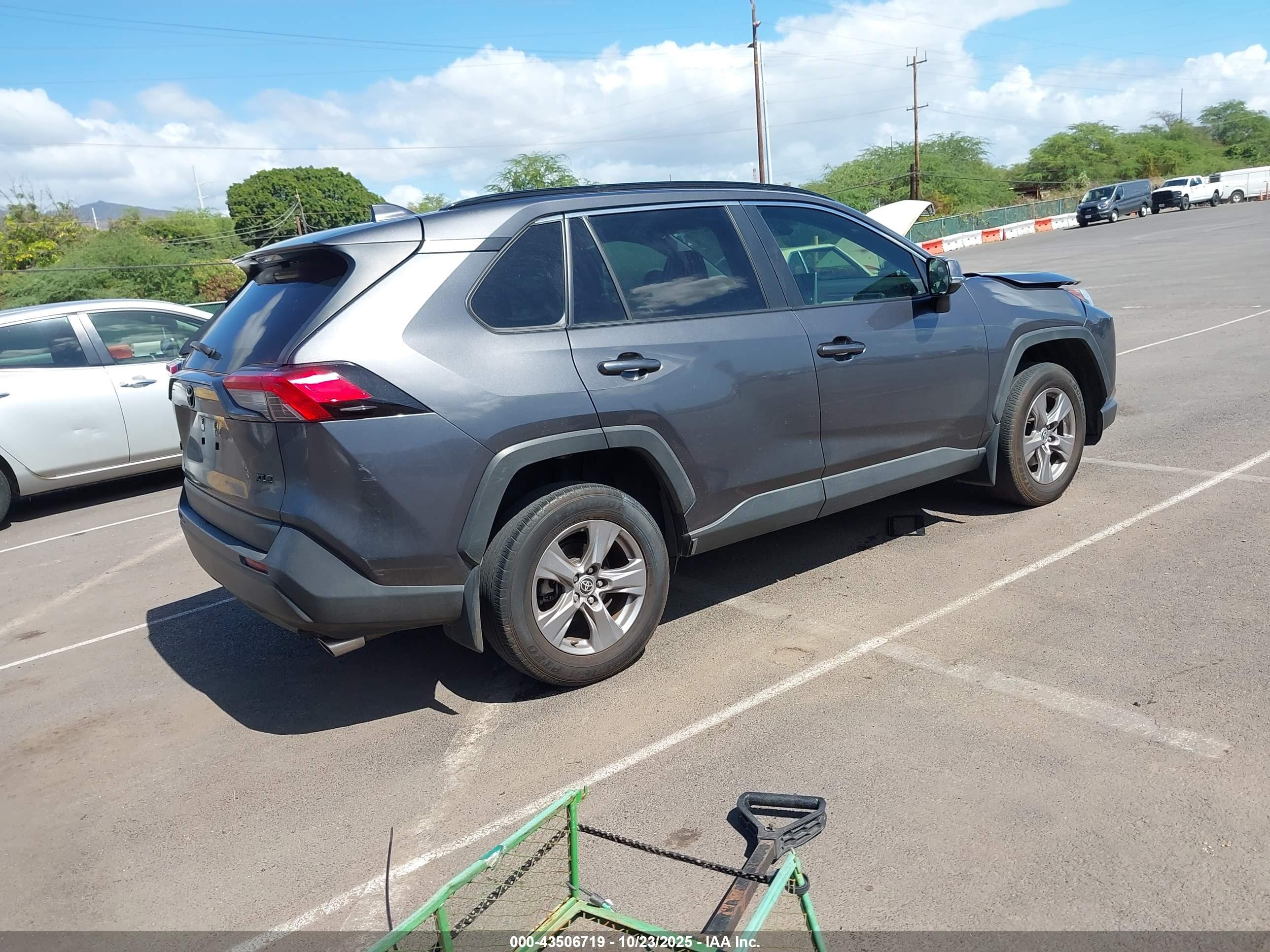 TOYOTA RAV4 image 4