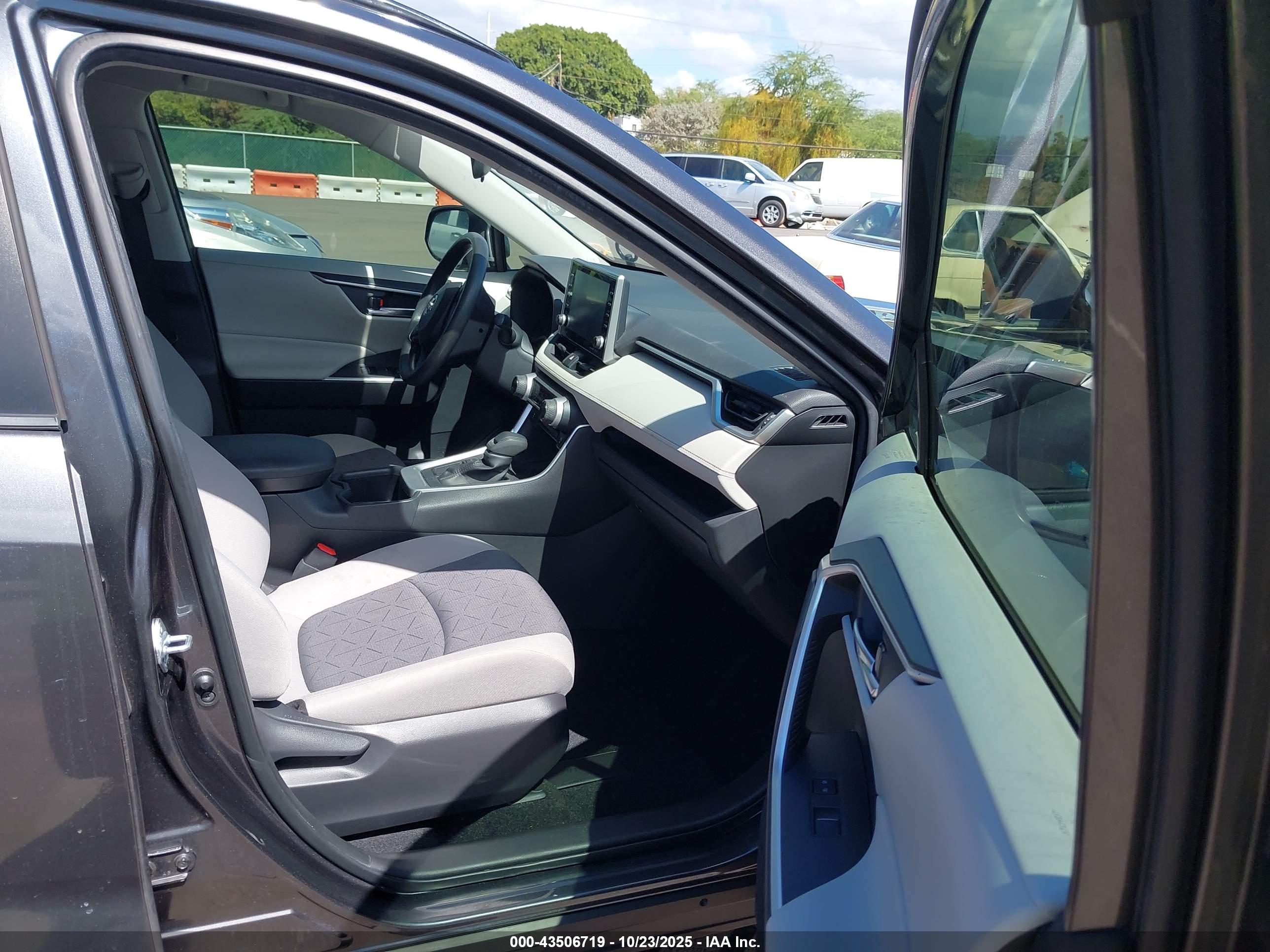 TOYOTA RAV4 image 5