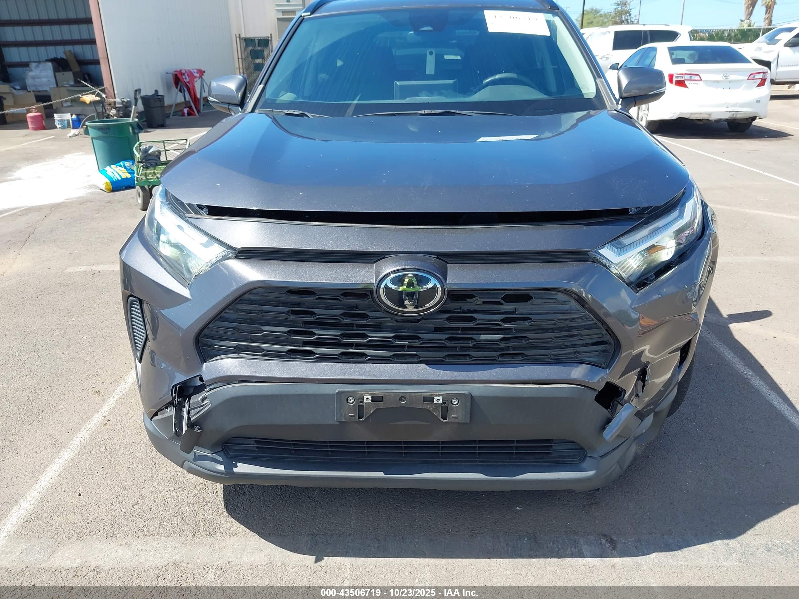 TOYOTA RAV4 image 6
