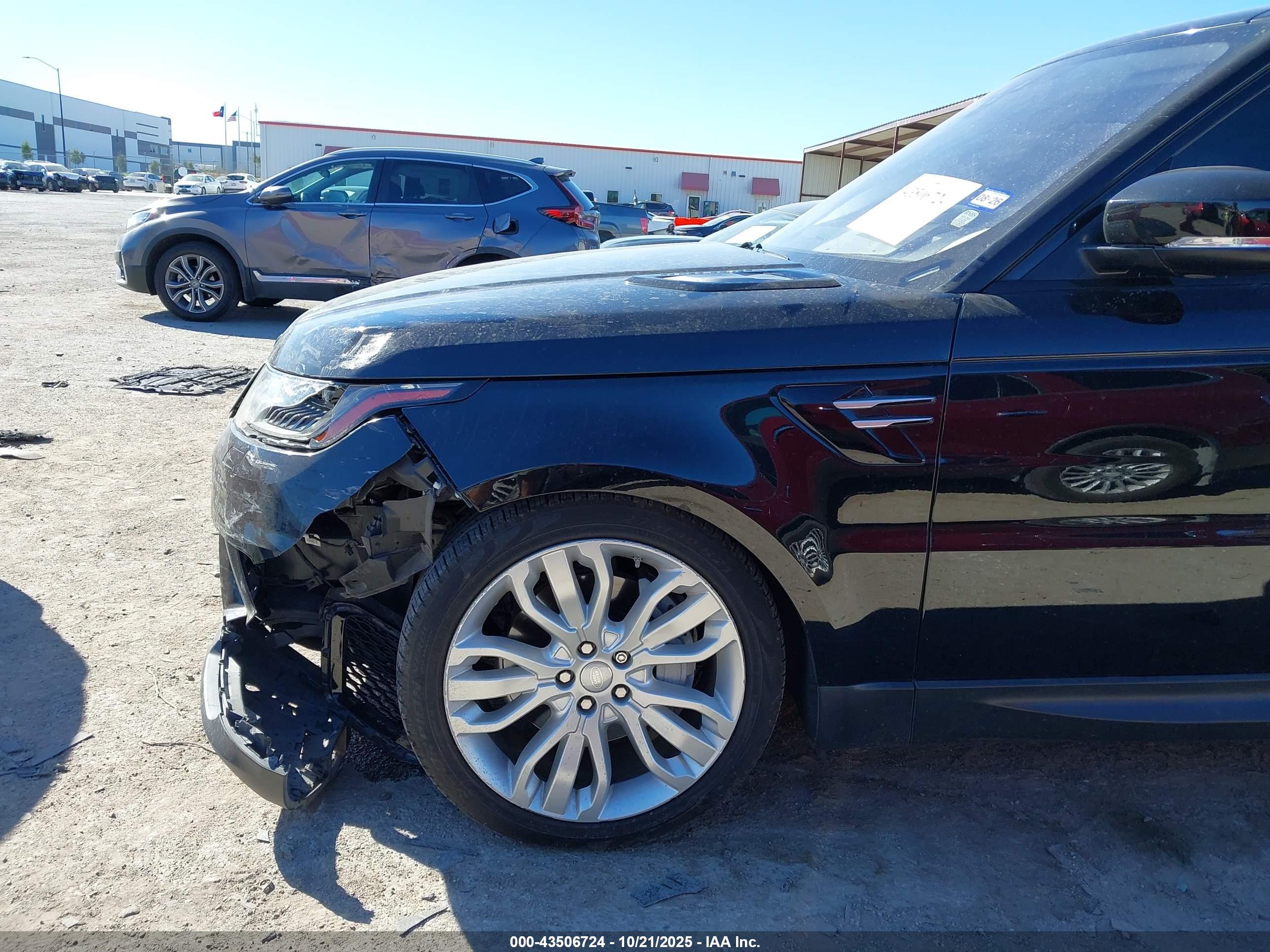 LAND ROVER image 6