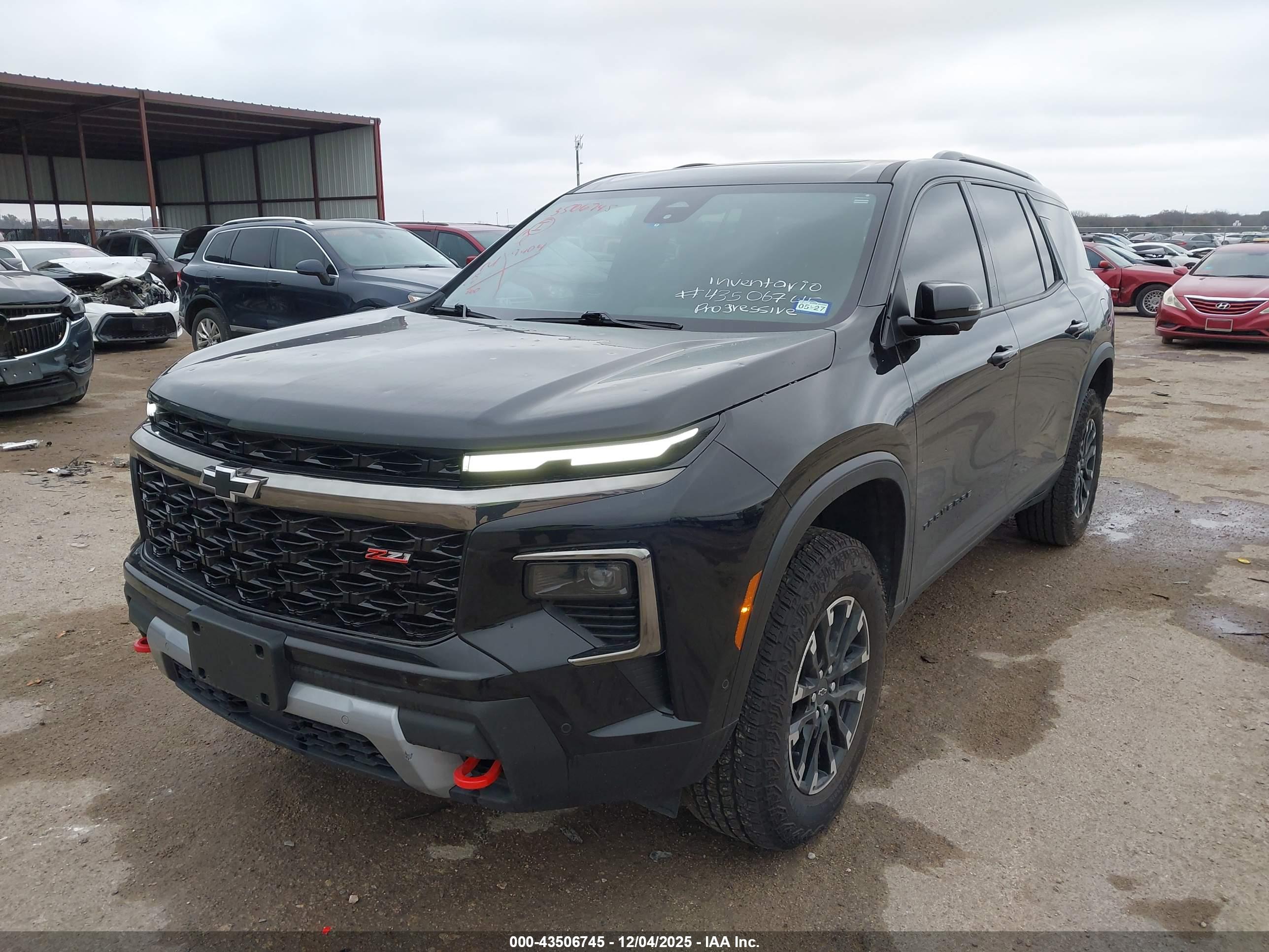 CHEVROLET TRAVERSE image 2