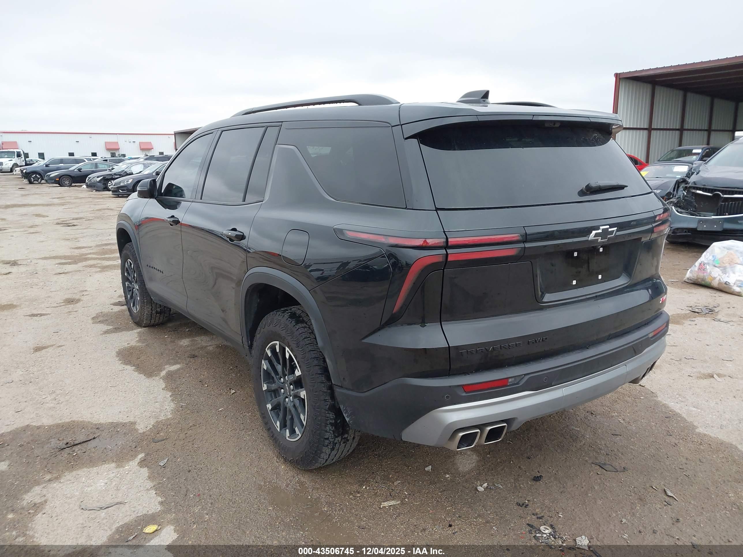 CHEVROLET TRAVERSE image 3