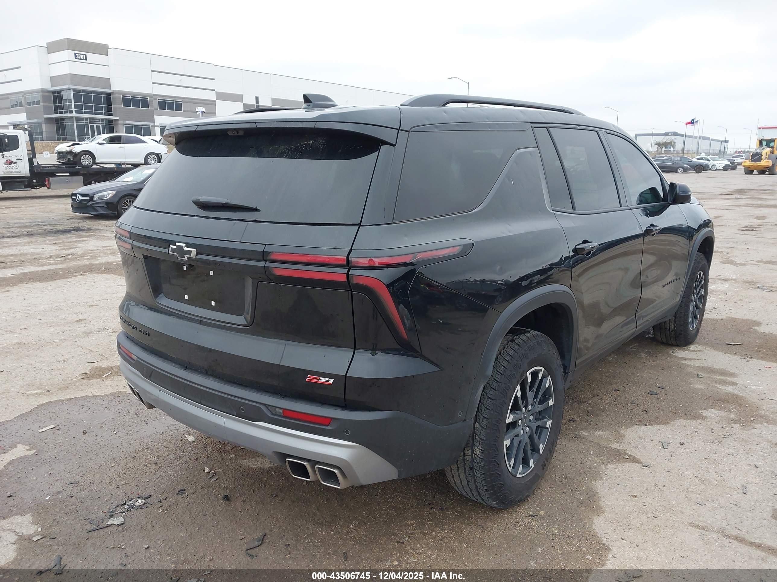CHEVROLET TRAVERSE image 4
