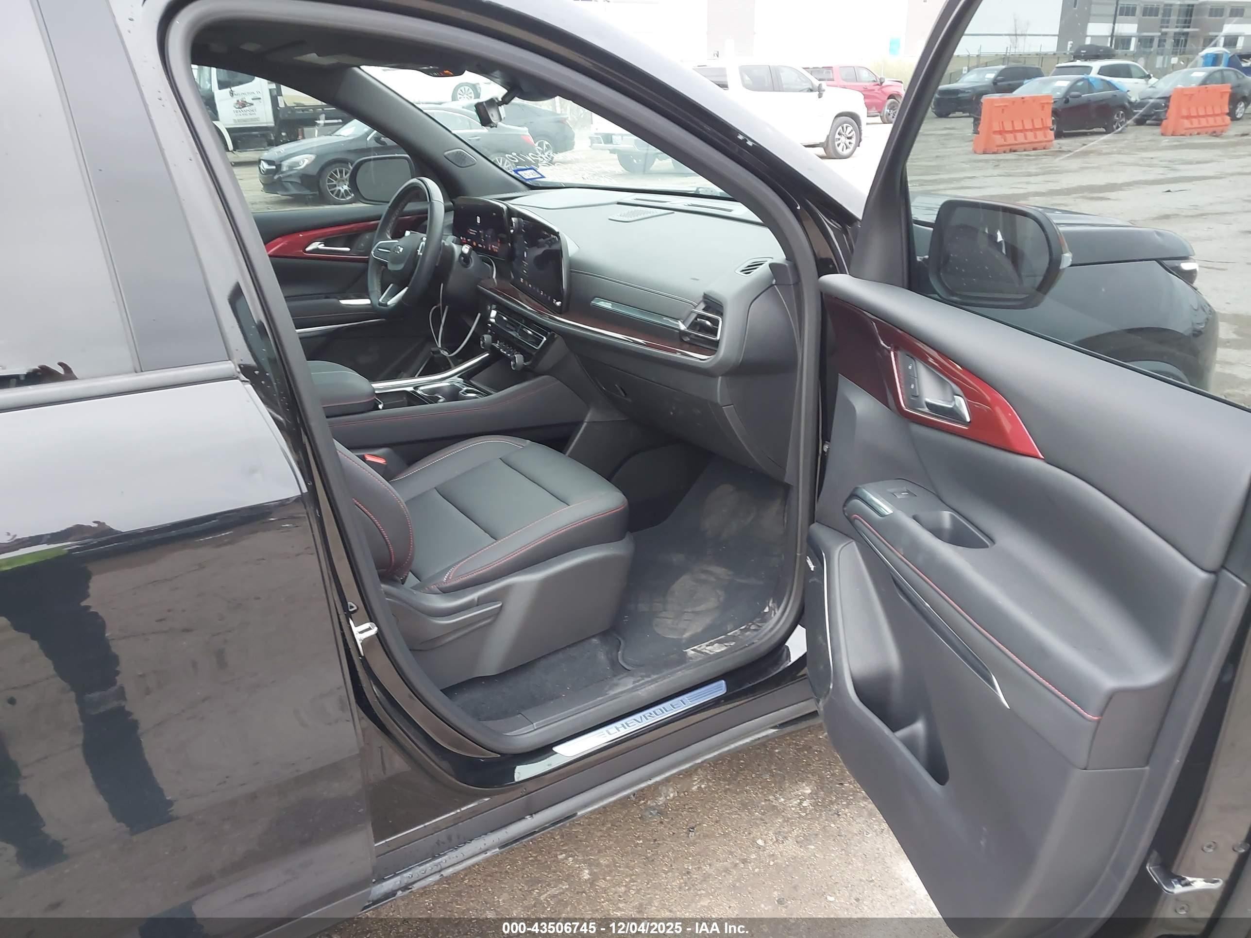 CHEVROLET TRAVERSE image 5