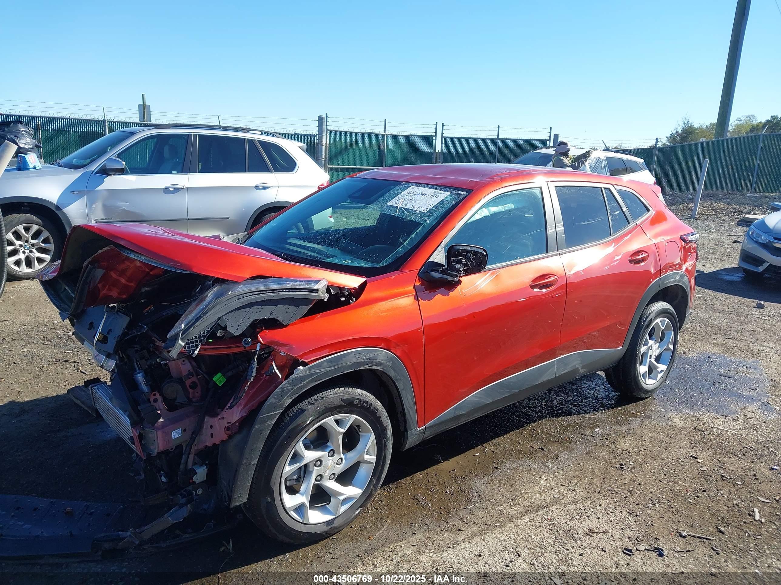 CHEVROLET TRAX image 2