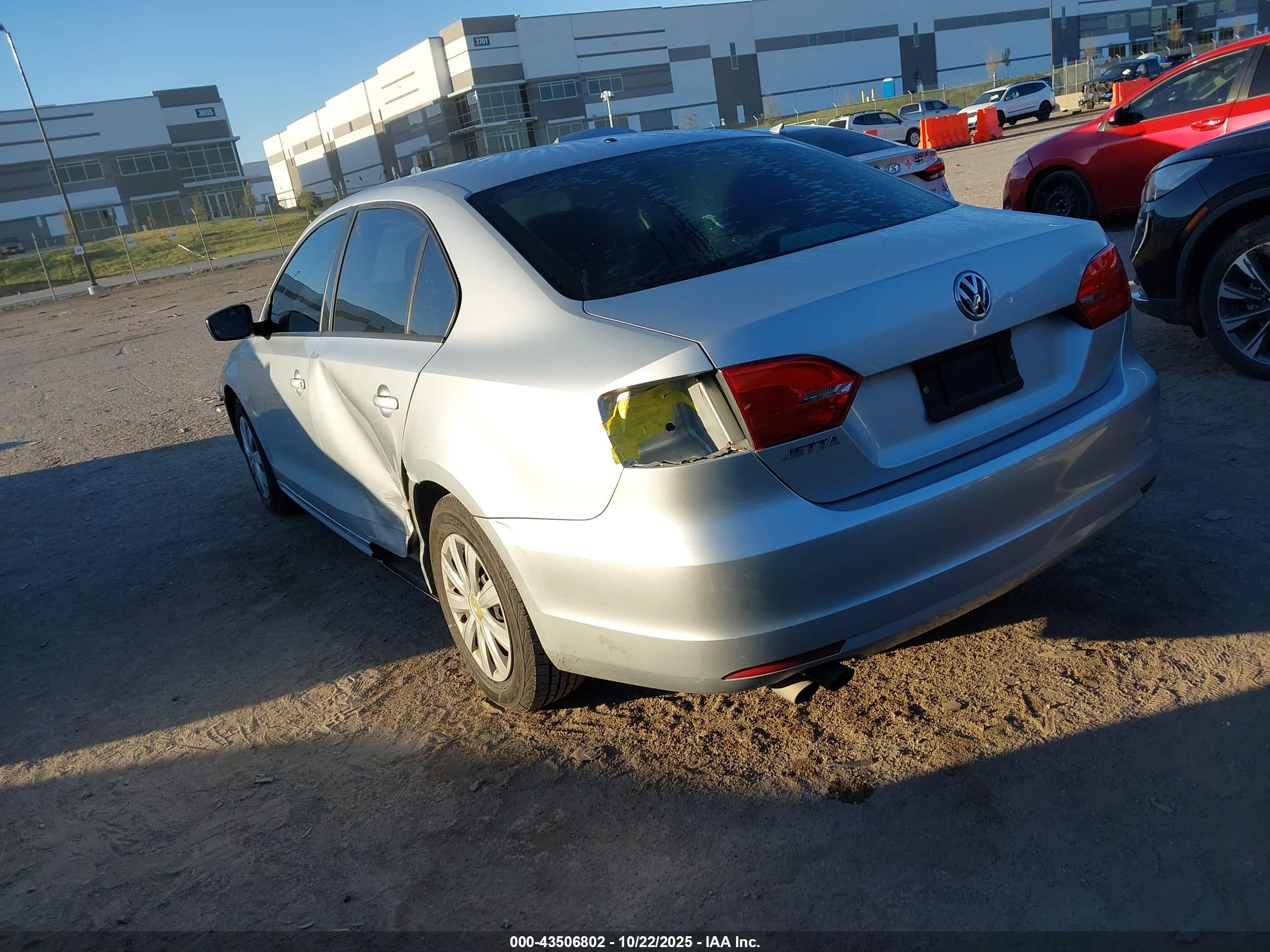 VOLKSWAGEN JETTA image 3