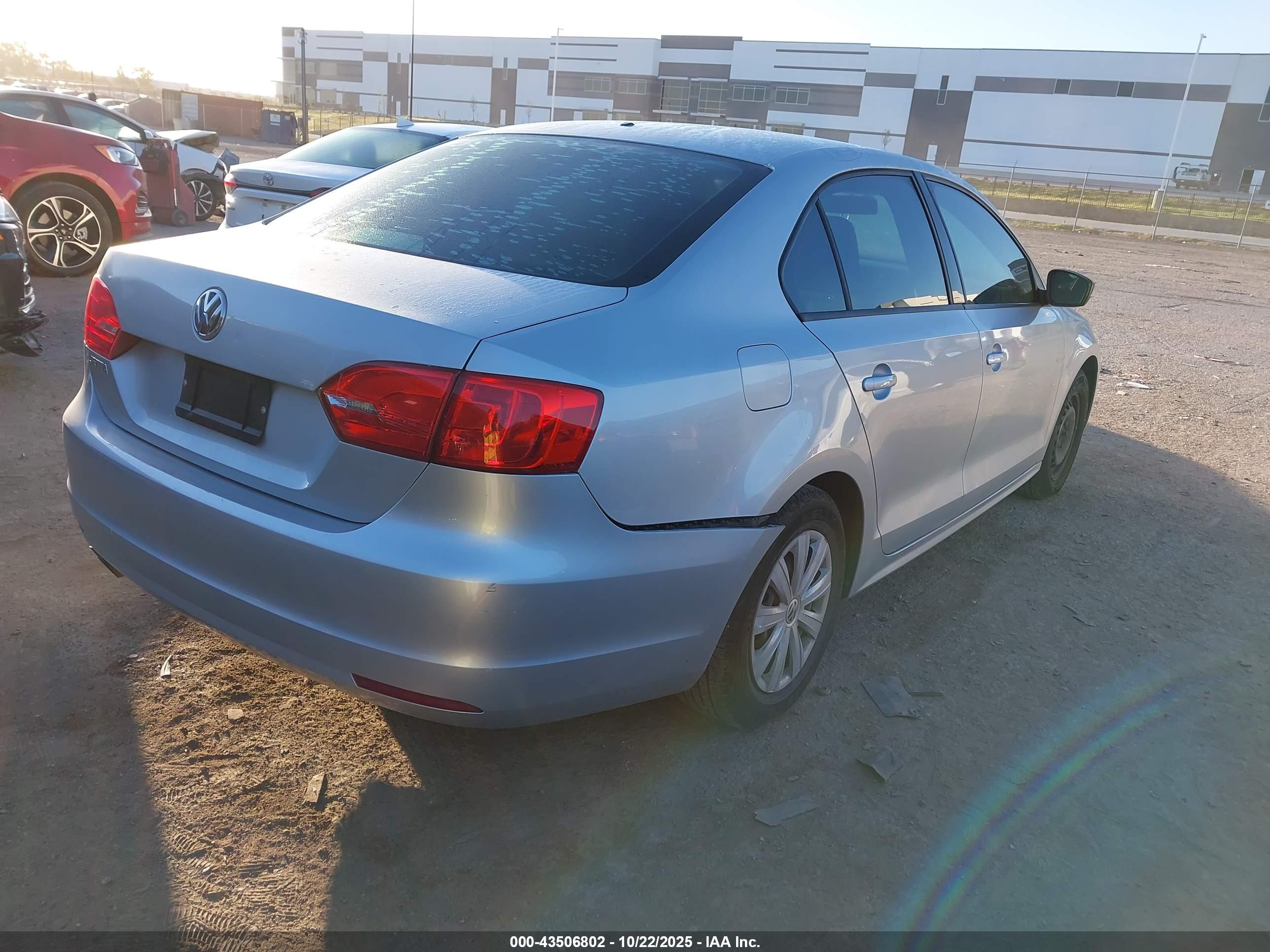 VOLKSWAGEN JETTA image 4
