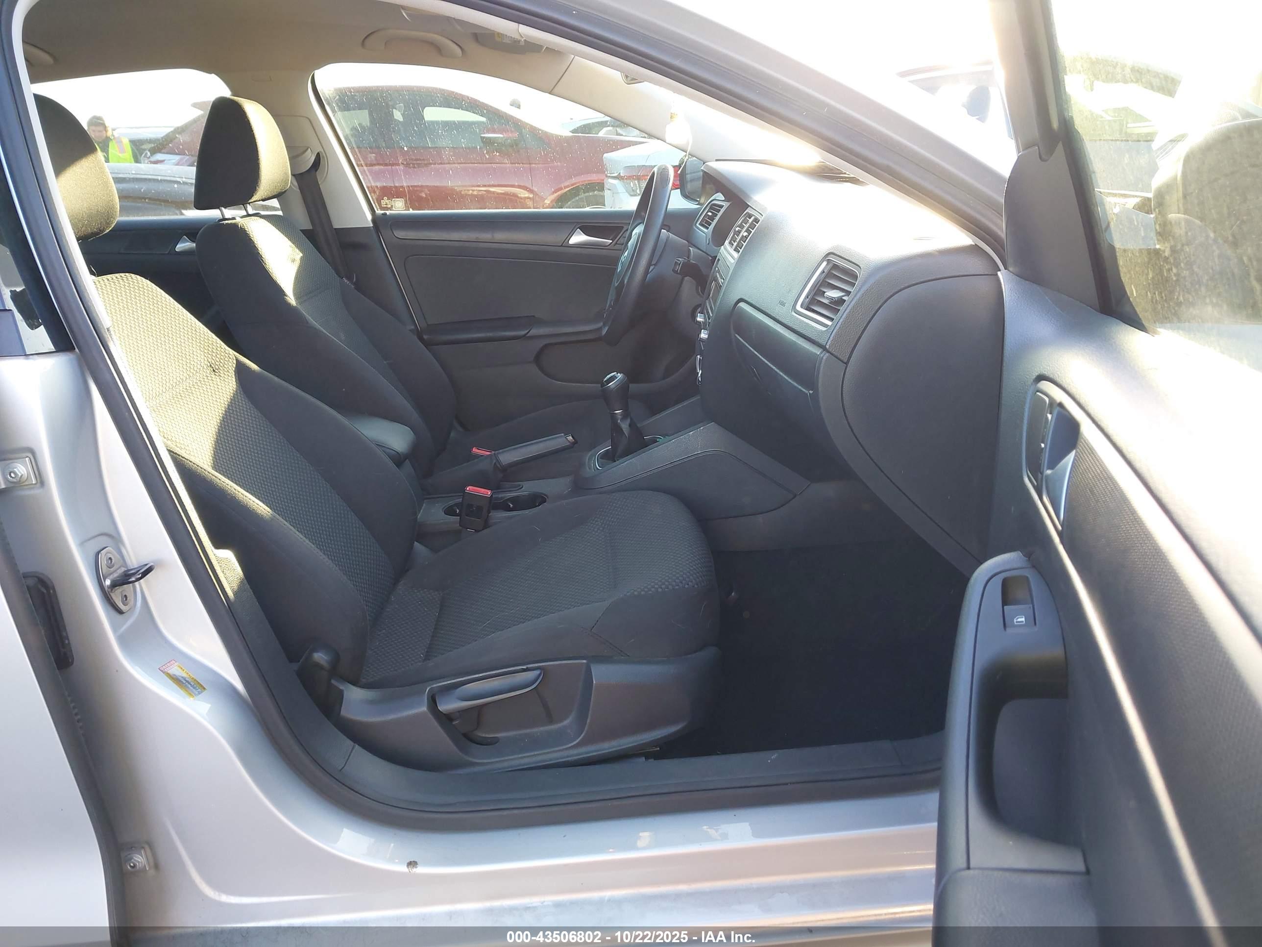 VOLKSWAGEN JETTA image 5