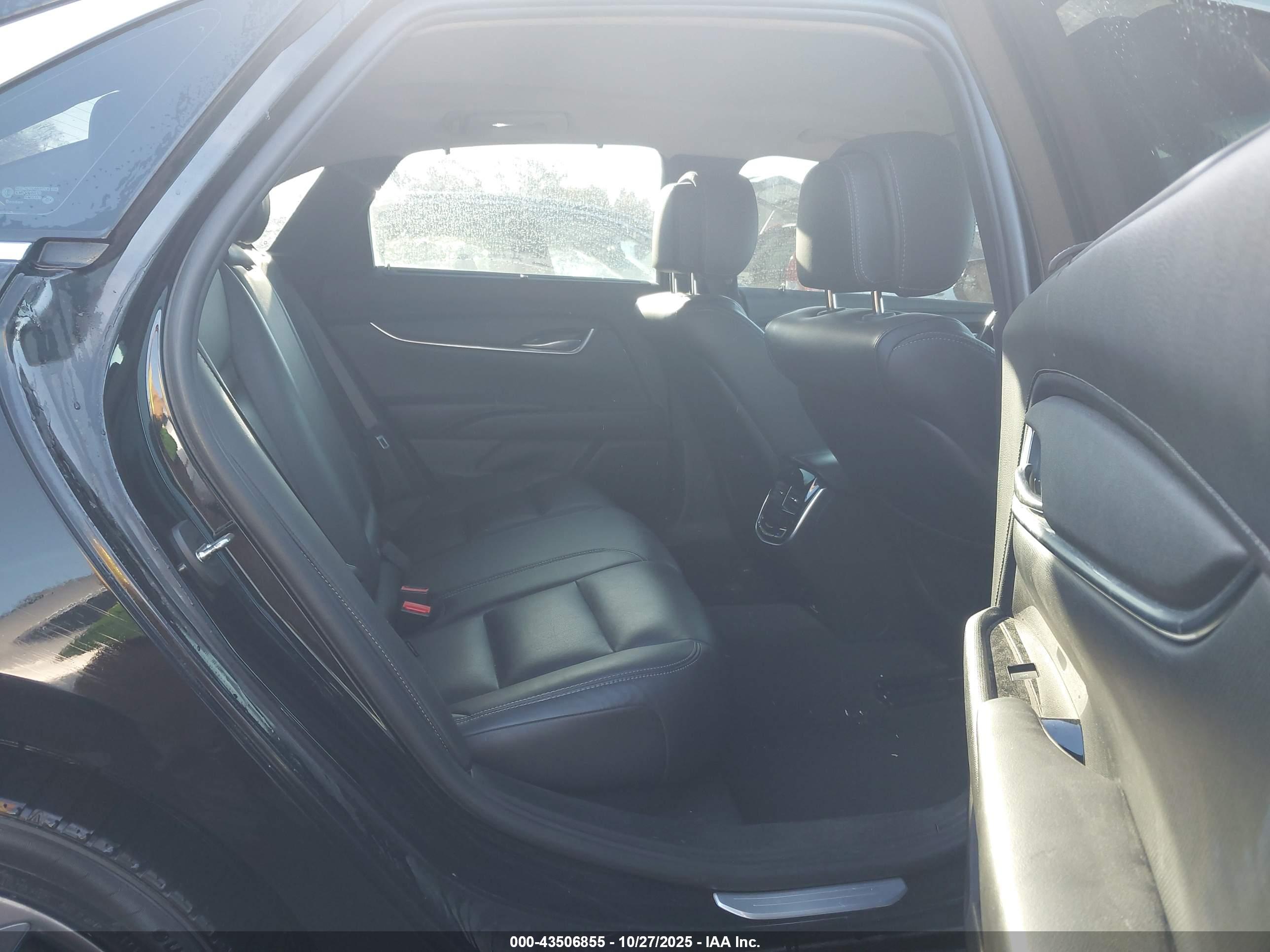 CADILLAC XTS image 8