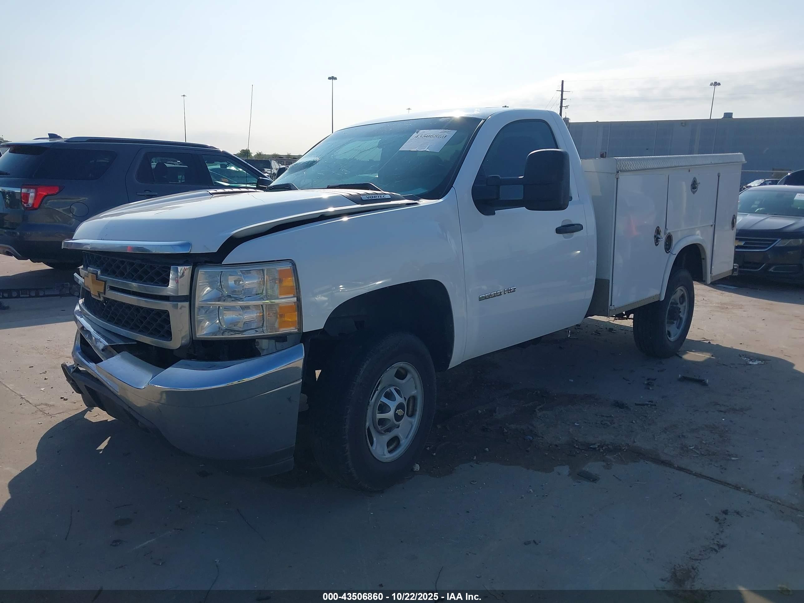CHEVROLET SILVERADO image 2