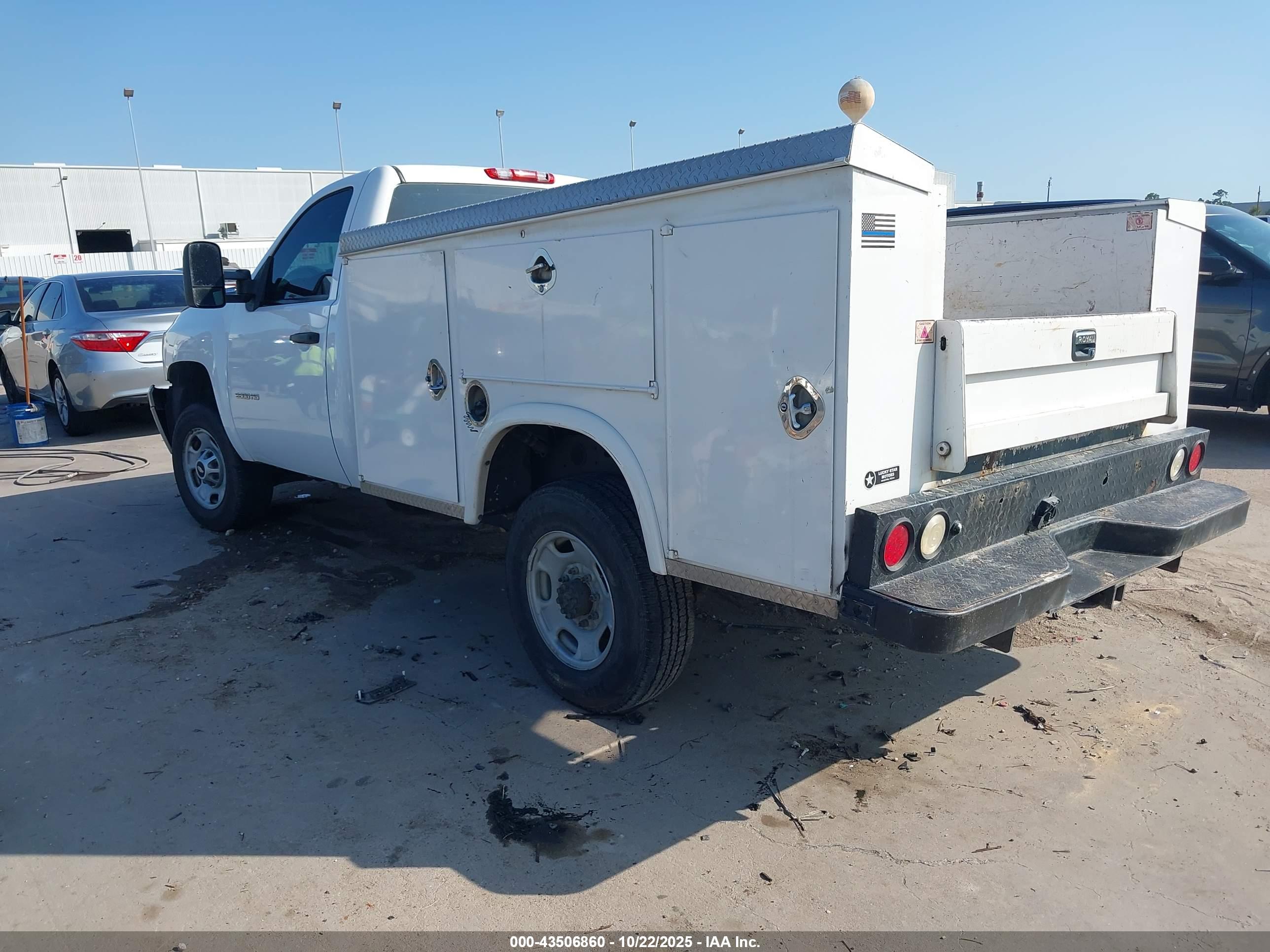 CHEVROLET SILVERADO image 3