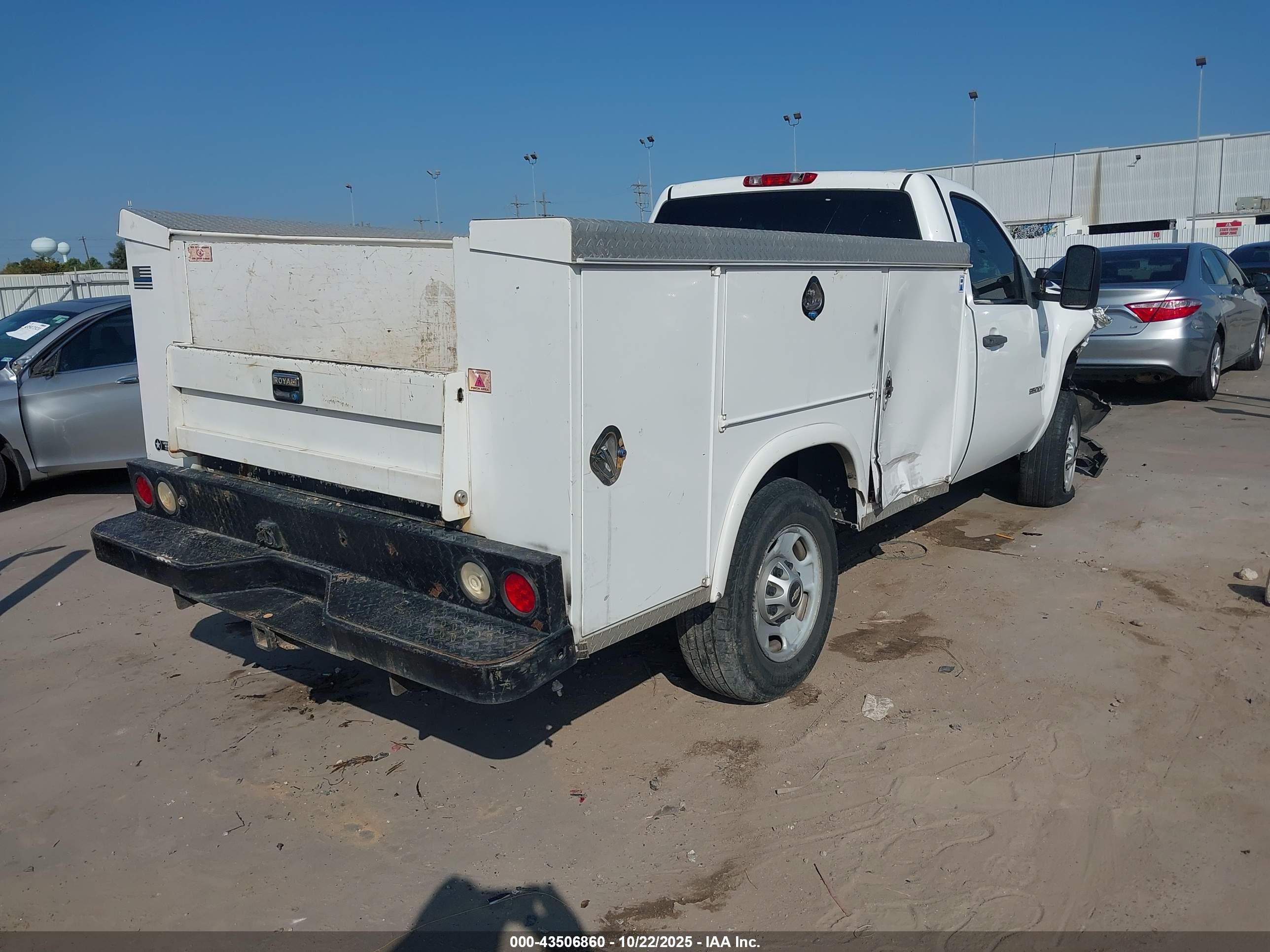 CHEVROLET SILVERADO image 4