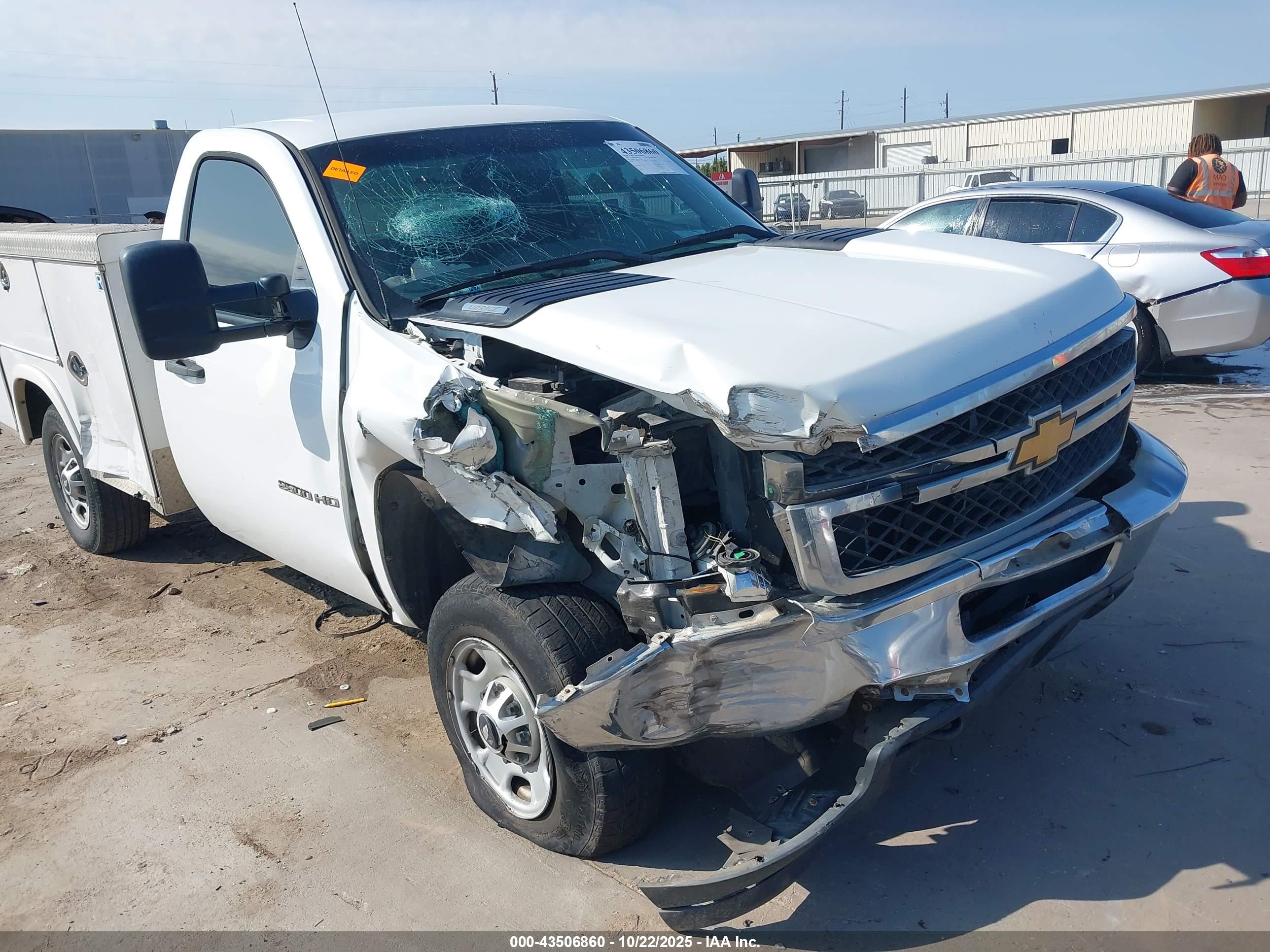 CHEVROLET SILVERADO image 6