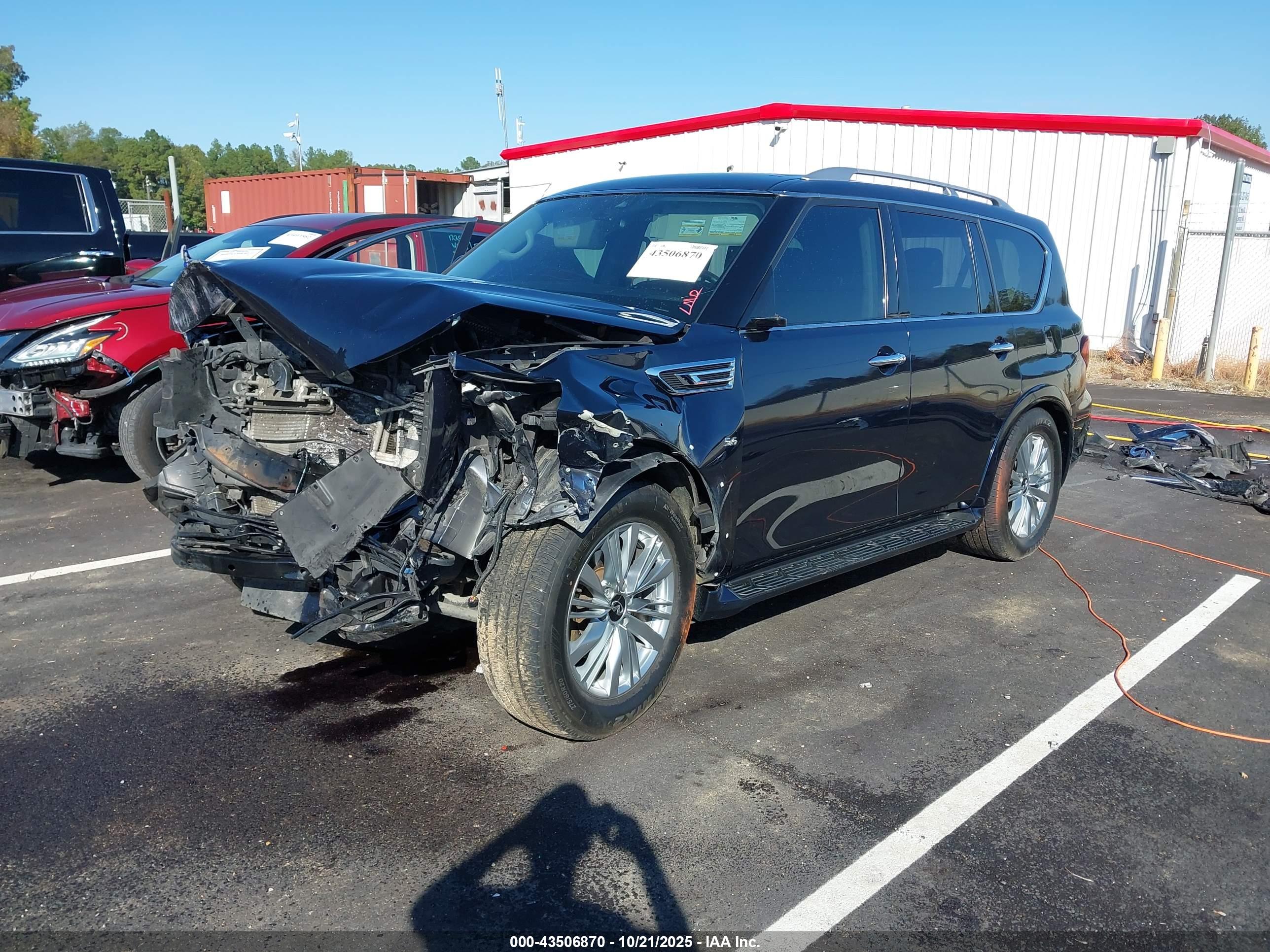 INFINITI QX80 image 2