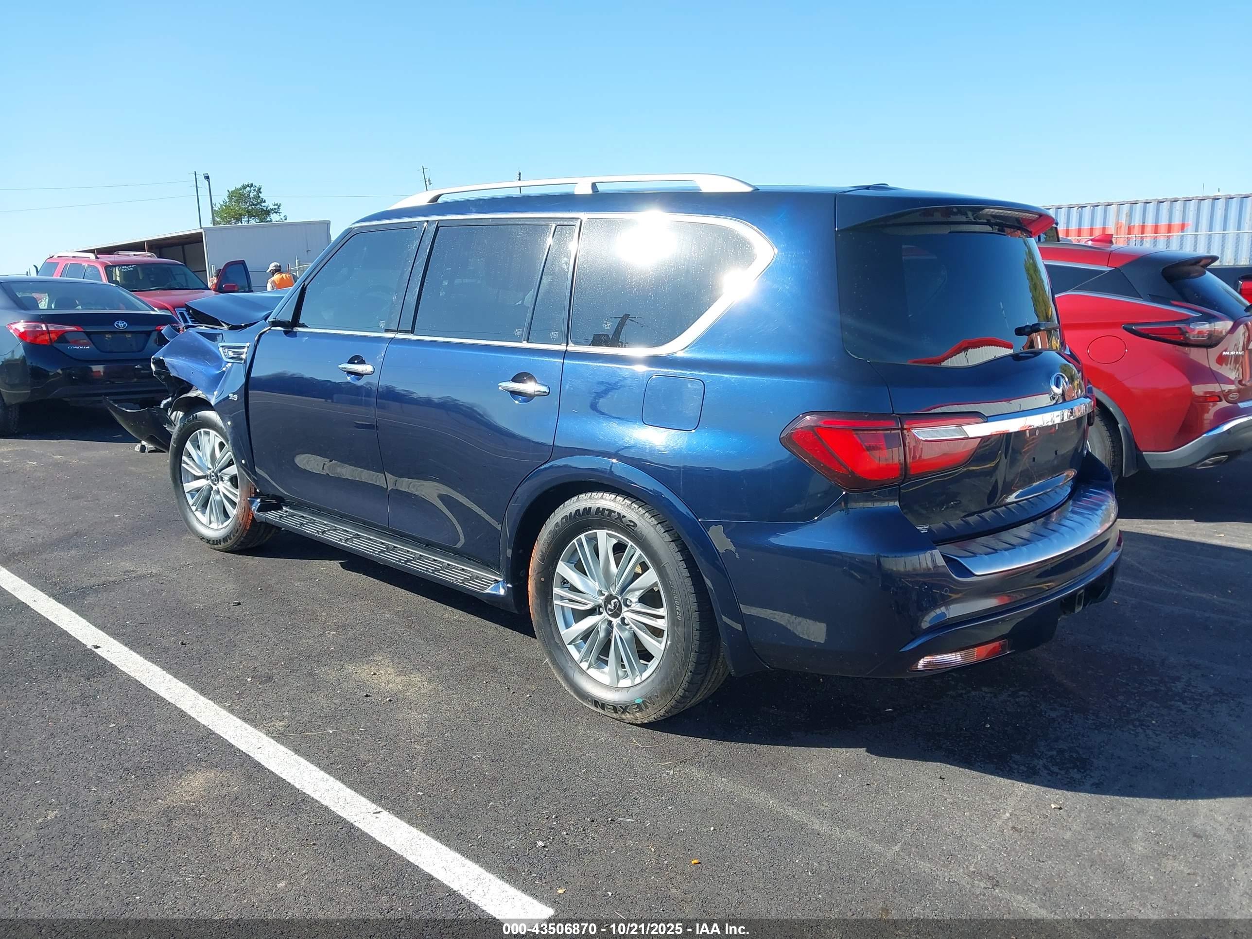 INFINITI QX80 image 3