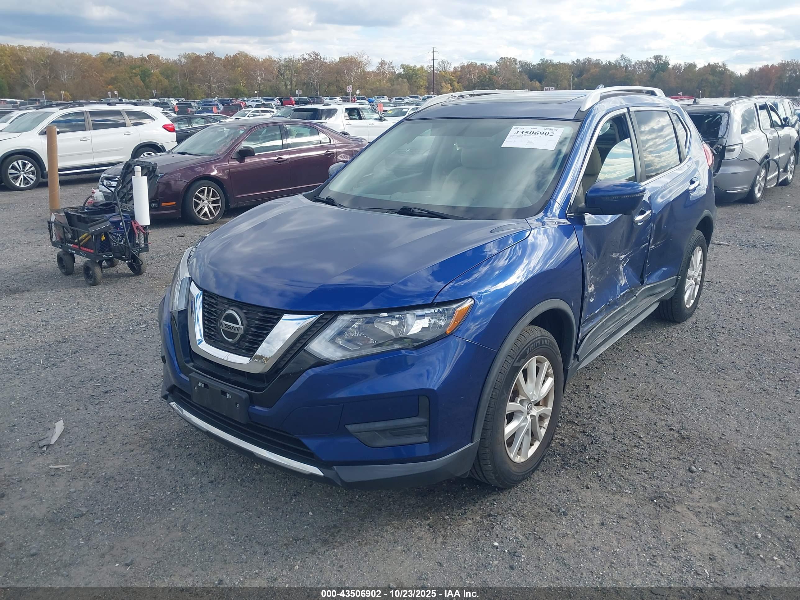 NISSAN ROGUE image 2