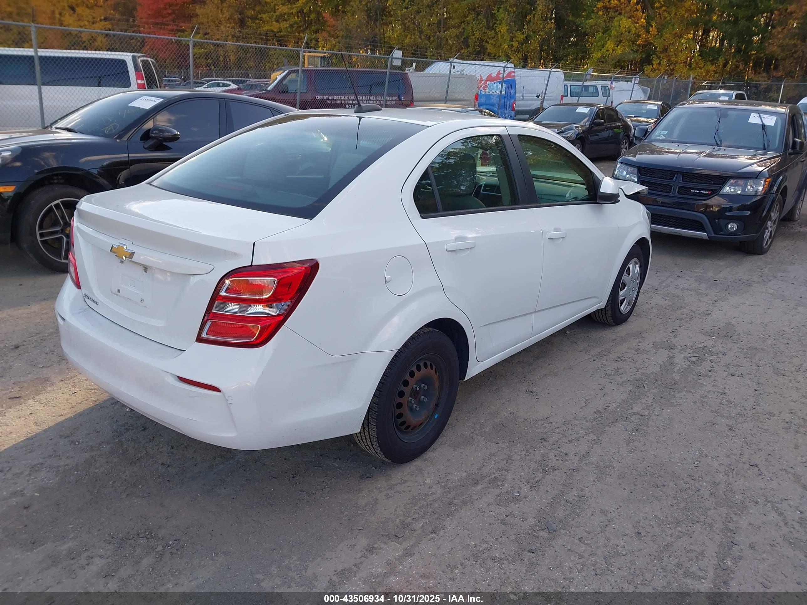 CHEVROLET SONIC image 4