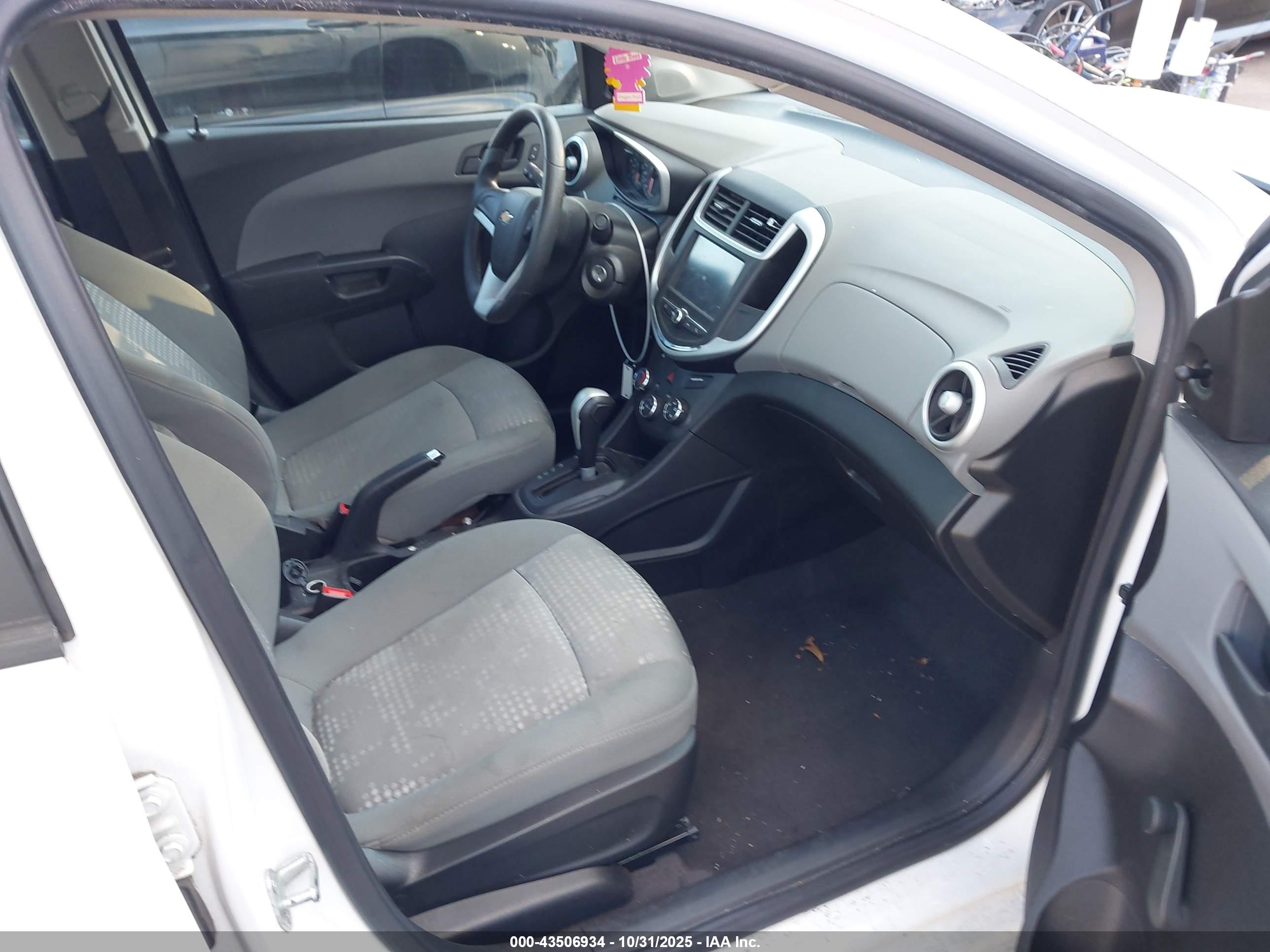 CHEVROLET SONIC image 5