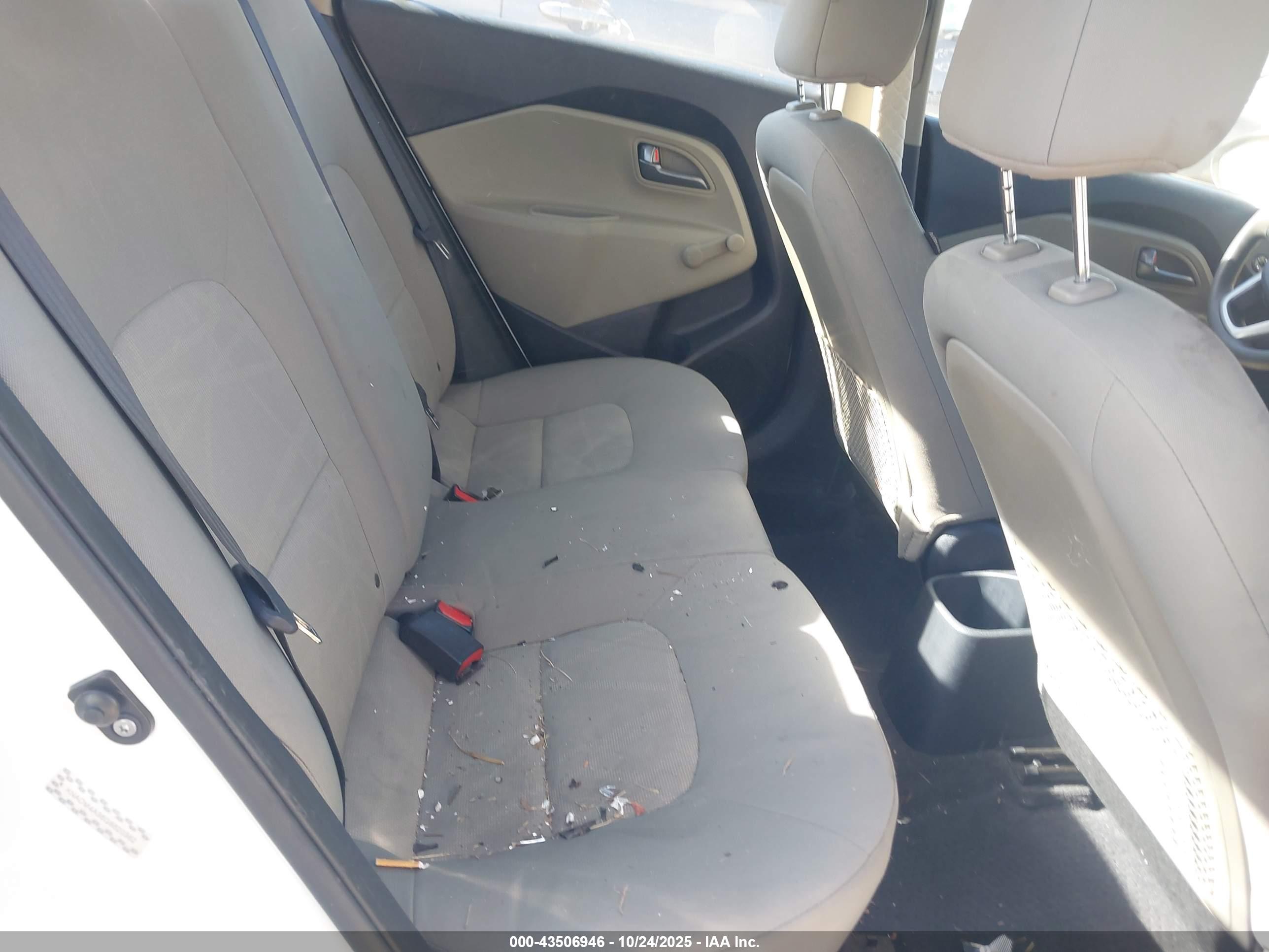KIA RIO image 8