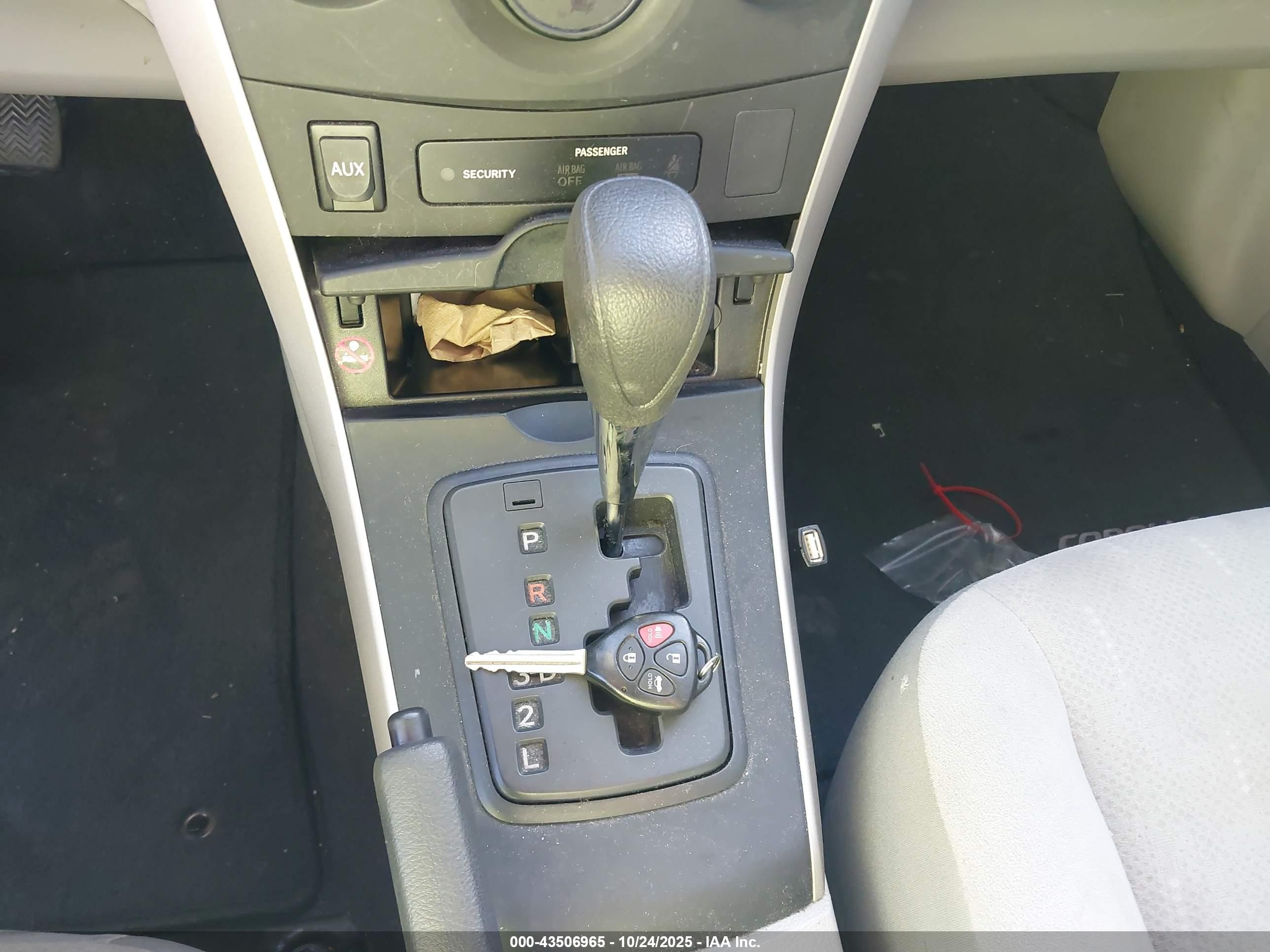 TOYOTA COROLLA image 11