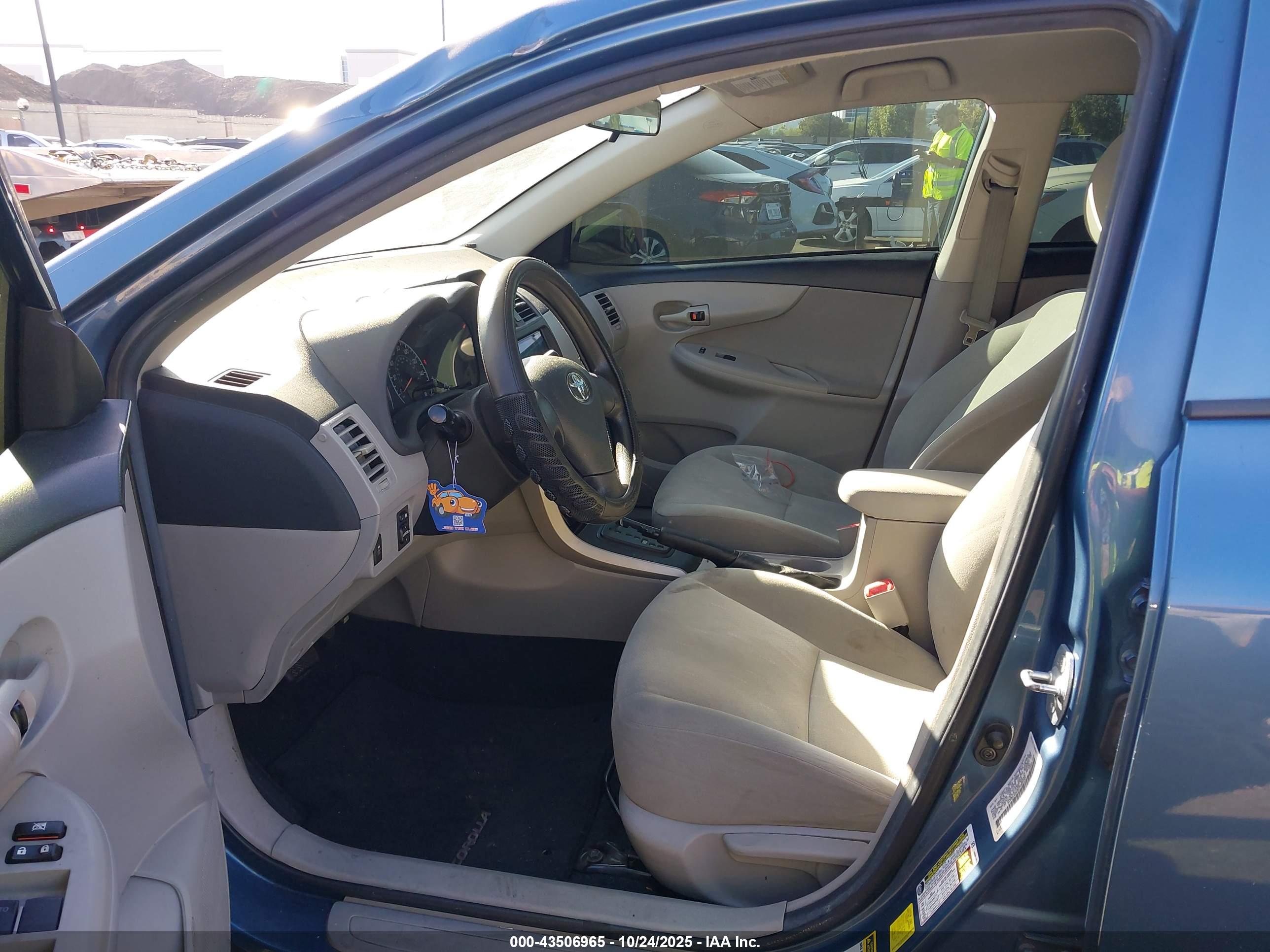 TOYOTA COROLLA image 5