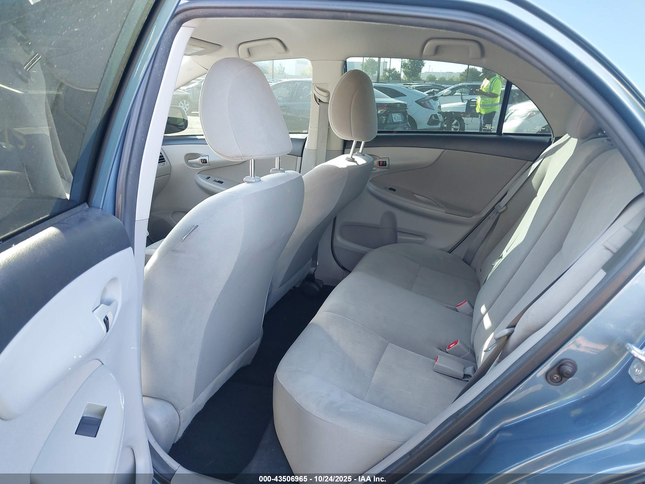 TOYOTA COROLLA image 8