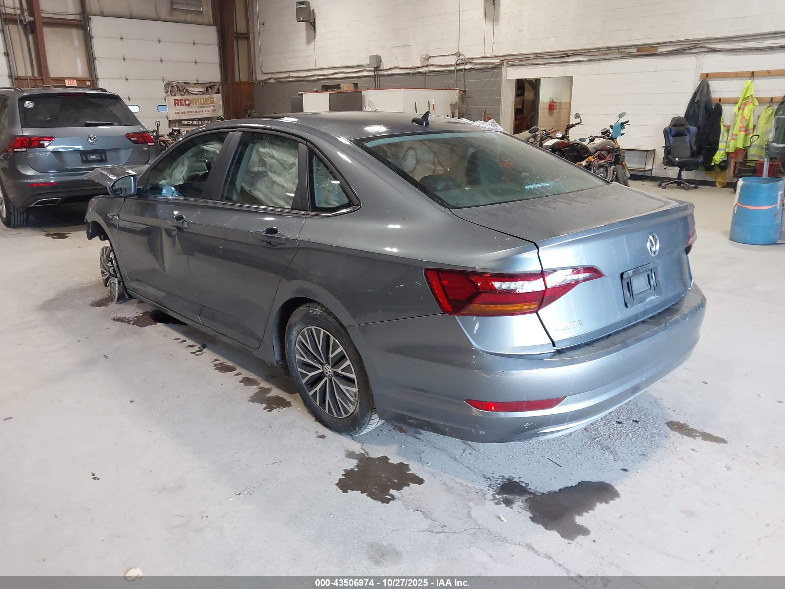 VOLKSWAGEN JETTA image 3