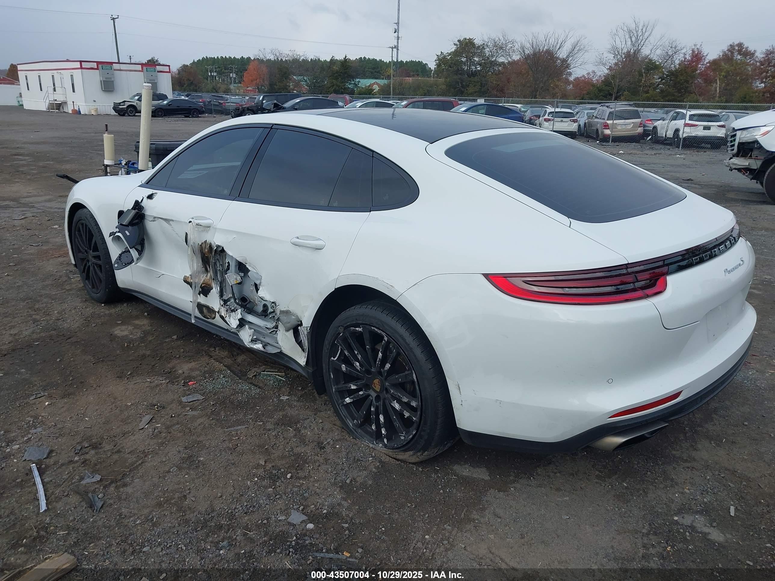 PORSCHE PANAMERA image 3