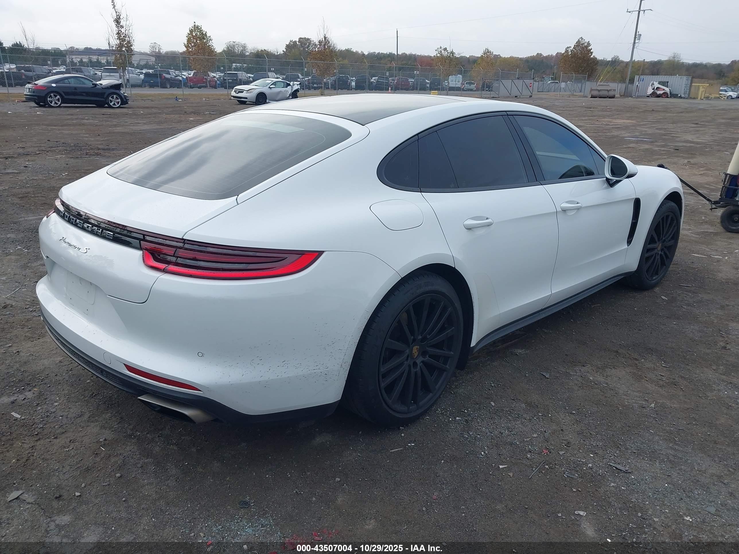 PORSCHE PANAMERA image 4