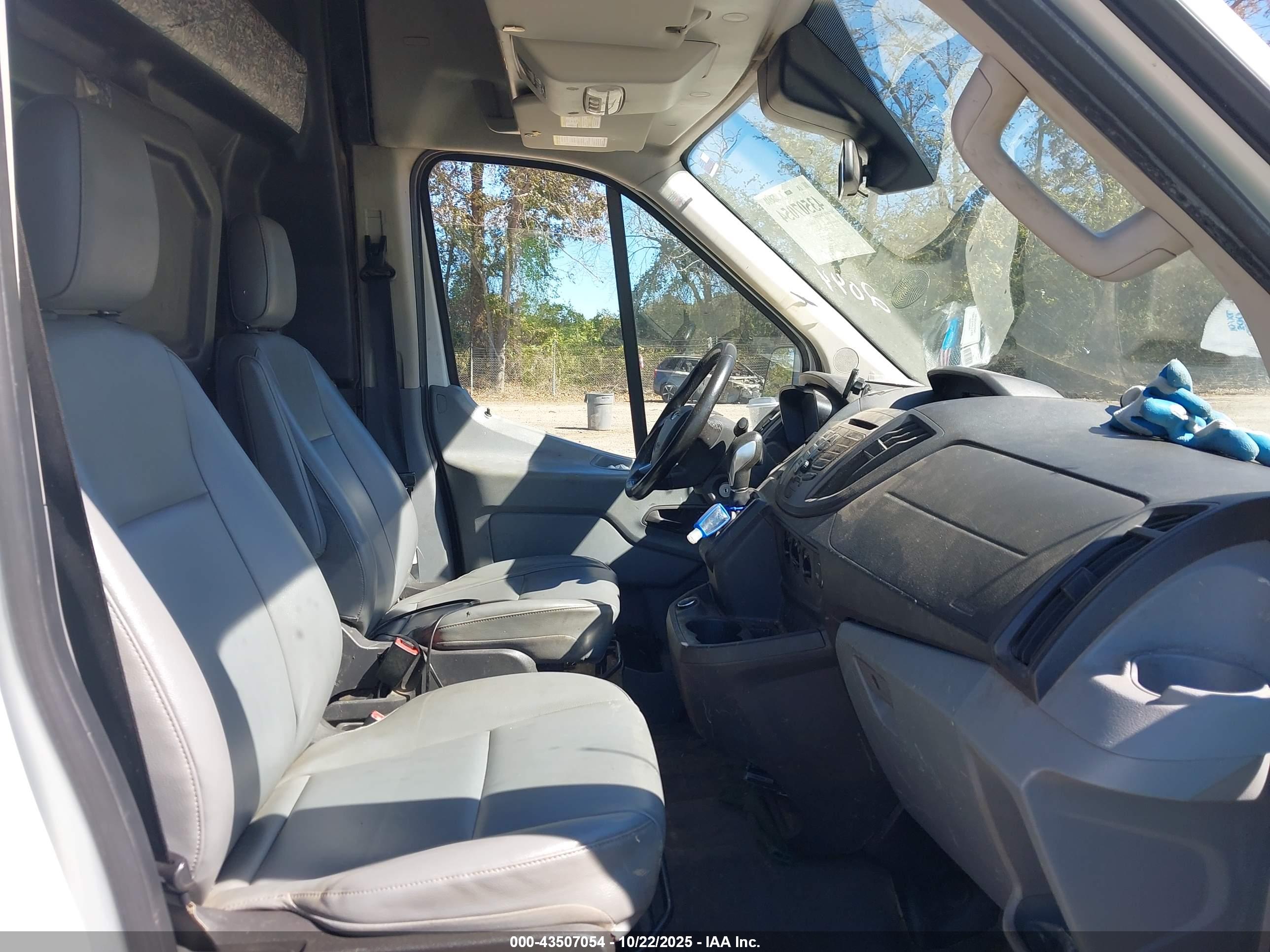 FORD TRANSIT-250 image 5