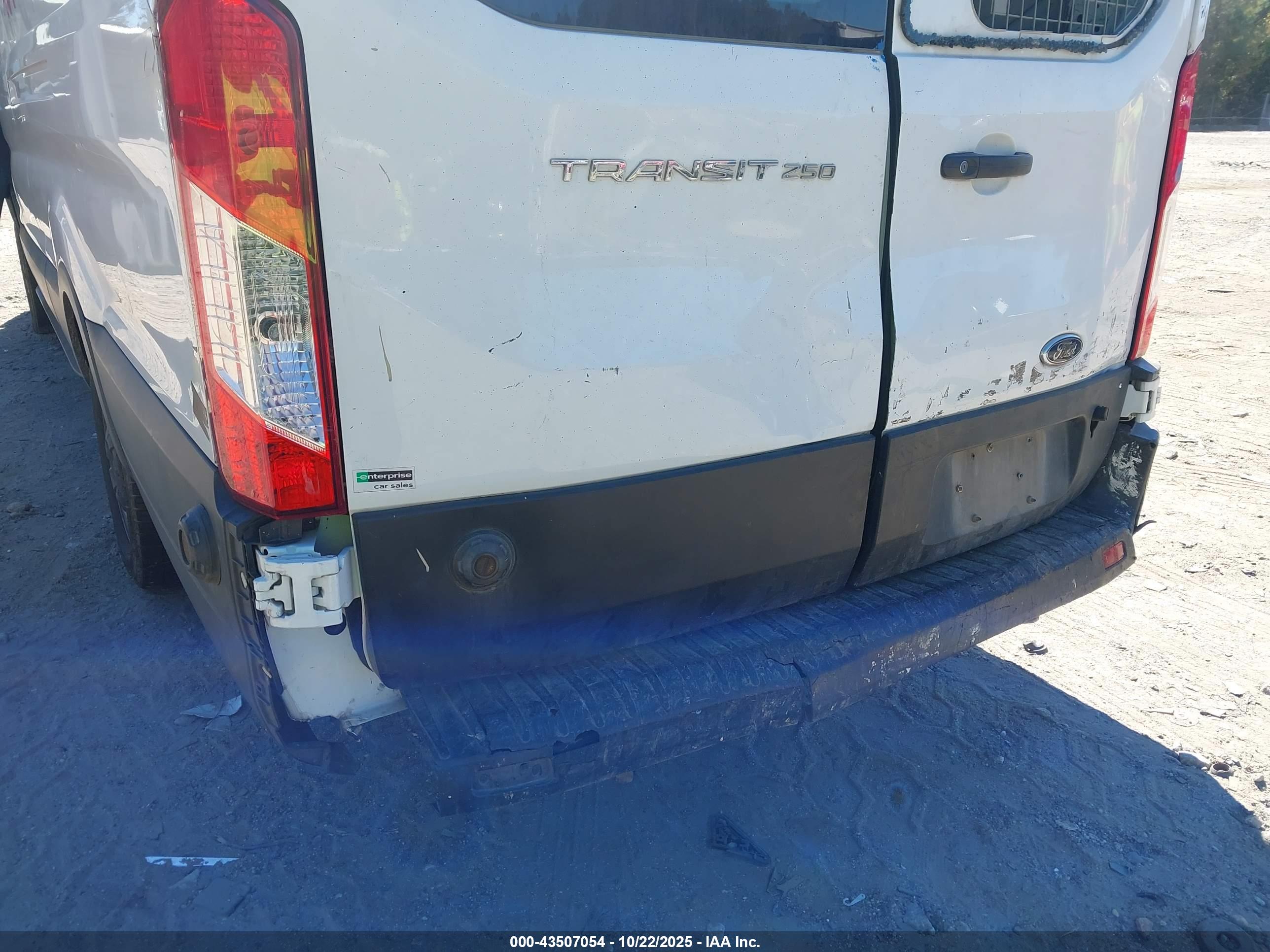 FORD TRANSIT-250 image 6